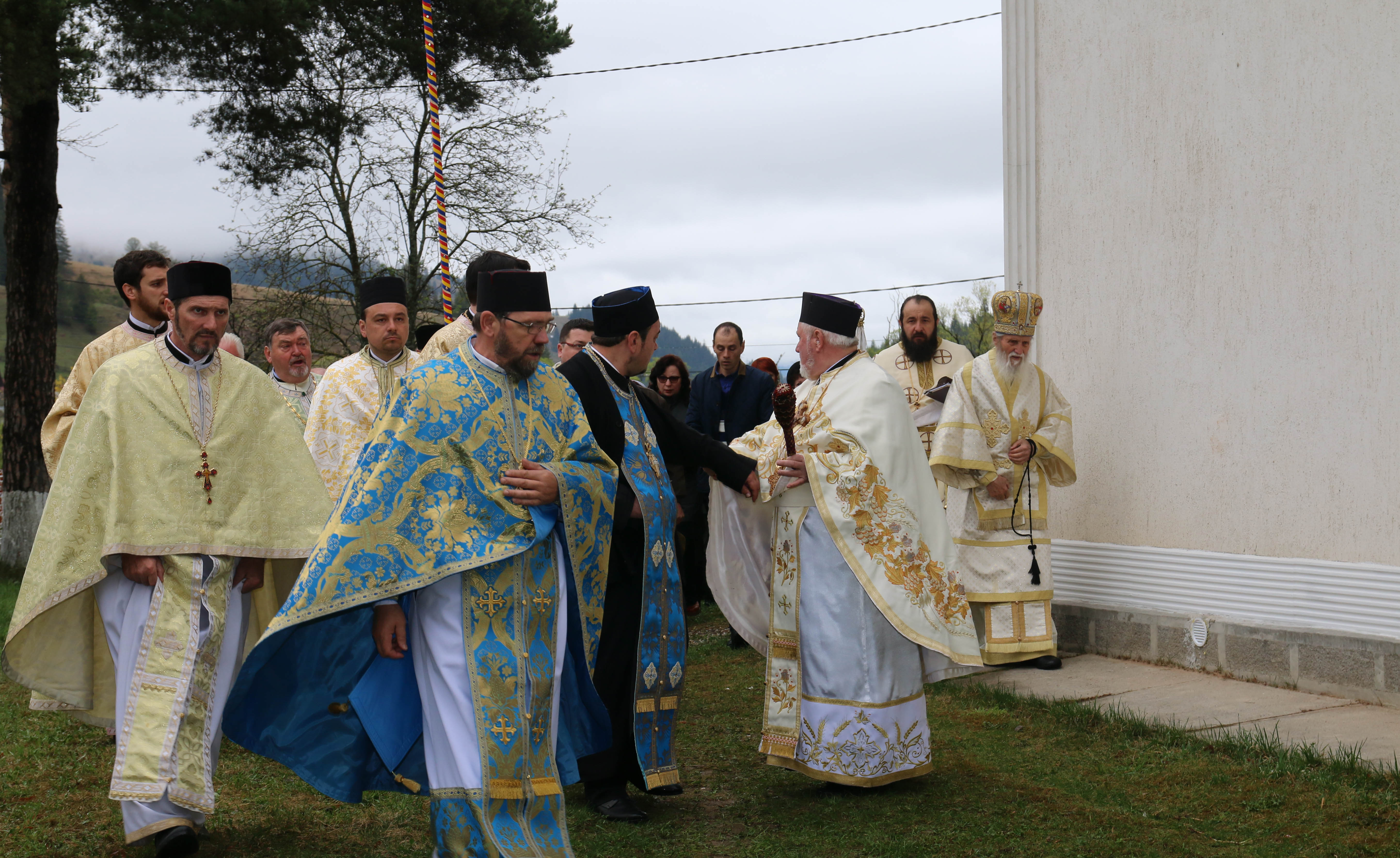 Liturghie arhierească la Mănăstirea Cămârzani