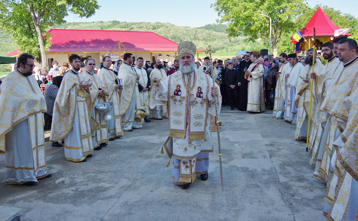 Sfinţiri de biserici în parohiile Găiceana şi Oprişiţa