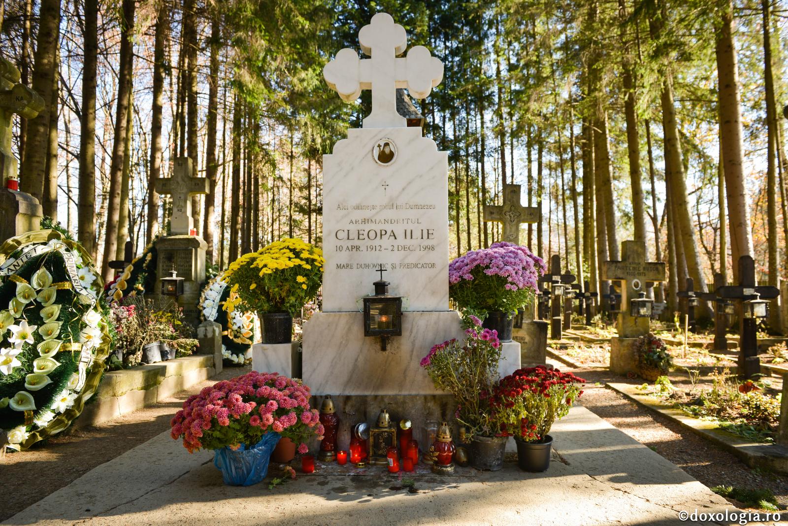 „Grădina cu sfinţi” – cimitirul Mănăstirii Sihăstria