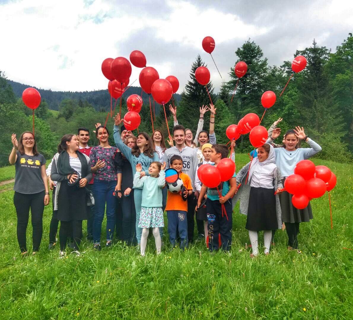 Membri ai ATOR Piatra Neamţ, în vizită la copiii de la şcoala Mănăstirii Paltin