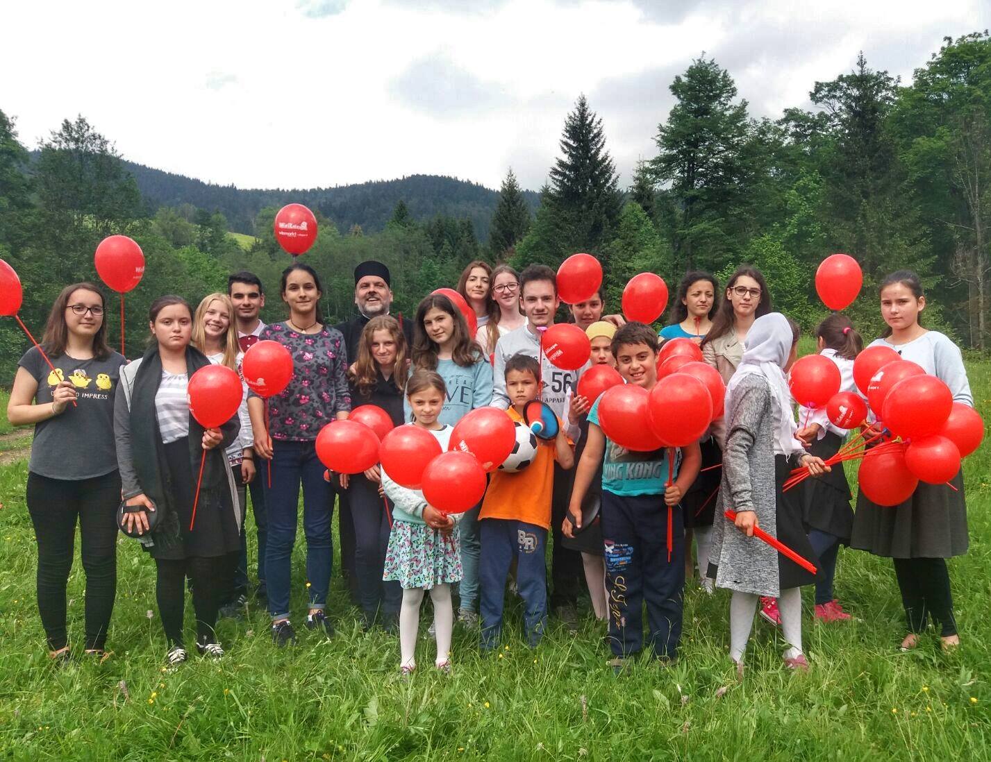 Membri ai ATOR Piatra Neamţ, în vizită la copiii de la şcoala Mănăstirii Paltin