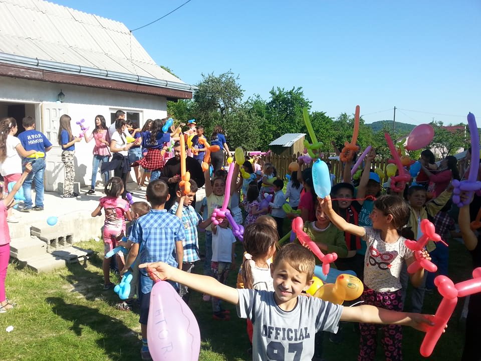 „Tinerii vor să arate că viaţa lângă biserică şi aproape de Dumnezeu este cea mai frumoasă“