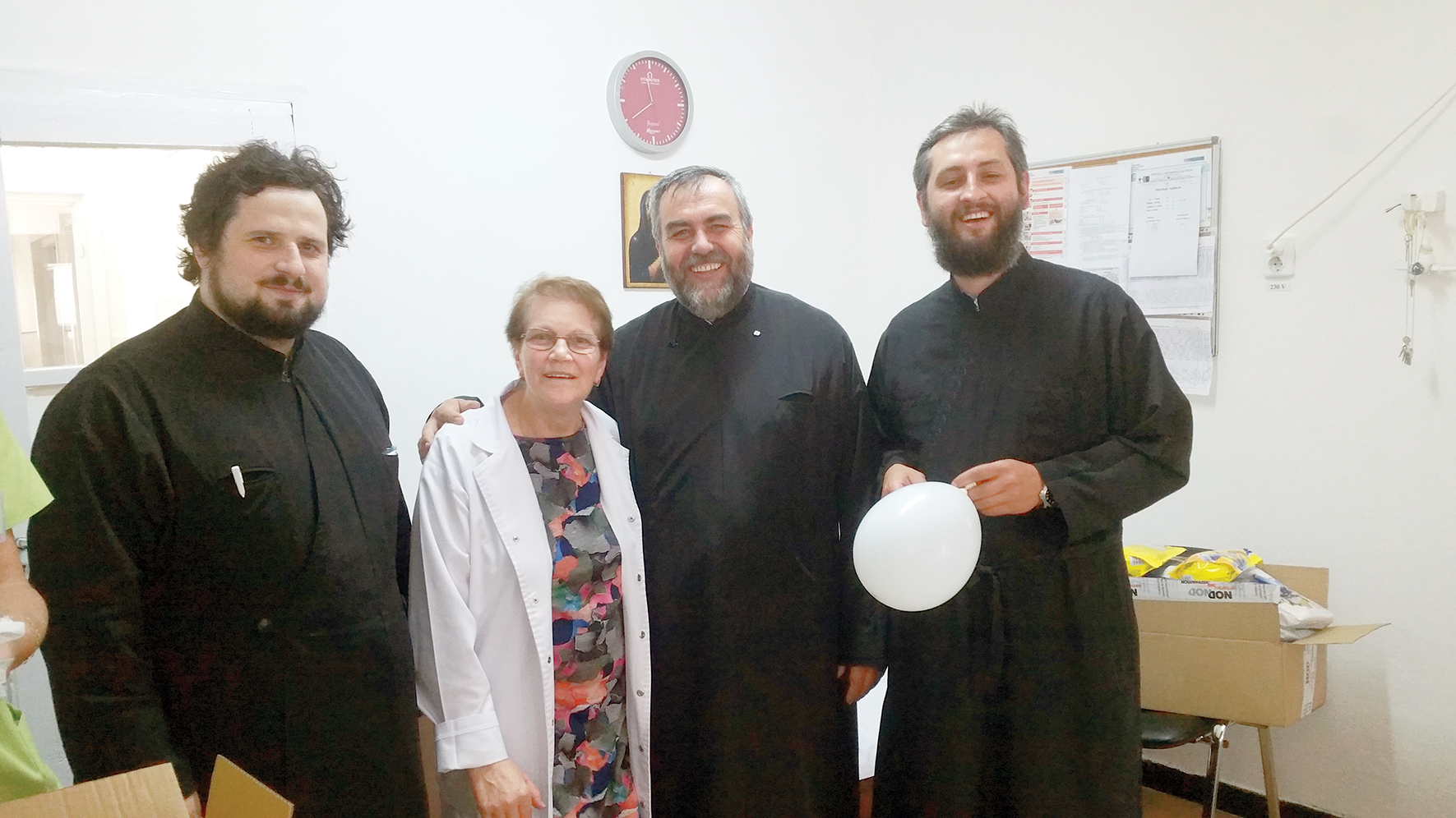 Protoieria Fălticeni a oferit daruri pentru copiii internaţi în Spitalul Municipal la secţia Pediatrie