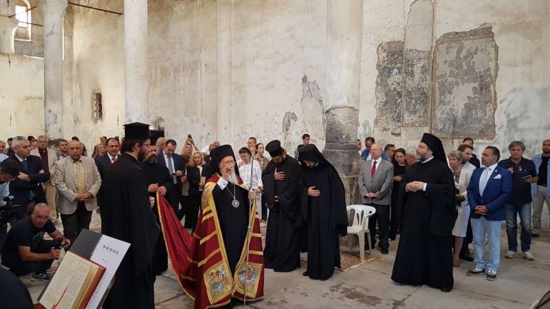 Patriarhul Ierusalimului, în Constantinopol şi Capadocia. Vizita a fost efectuată la invitaţia Patriarhului Ecumenic