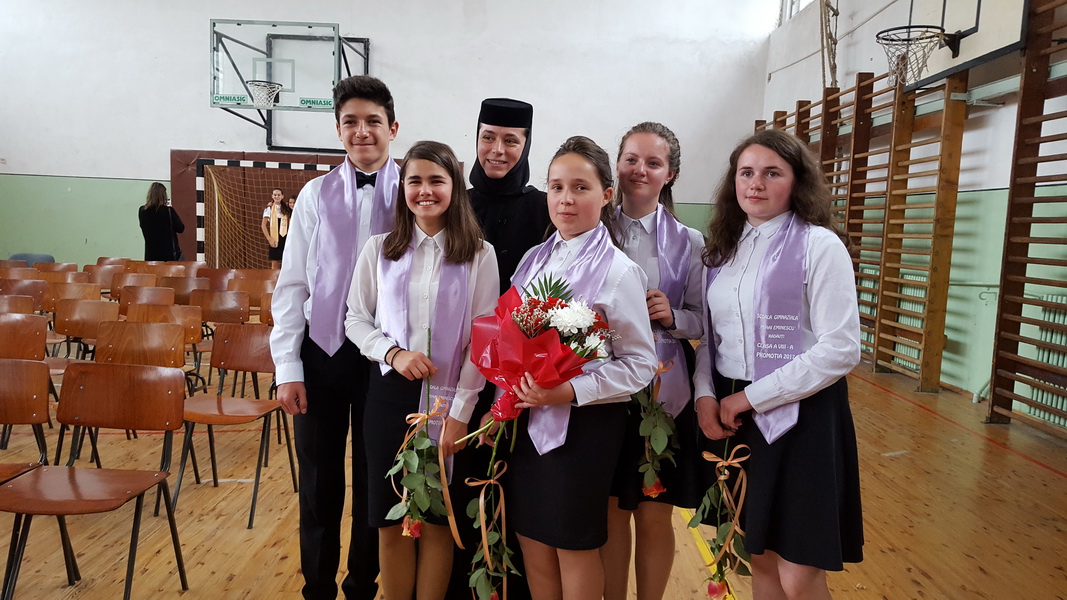 Festivitate de absolvire la Aşezământul „Sfântul Ierarh Leontie“ din Rădăuţi