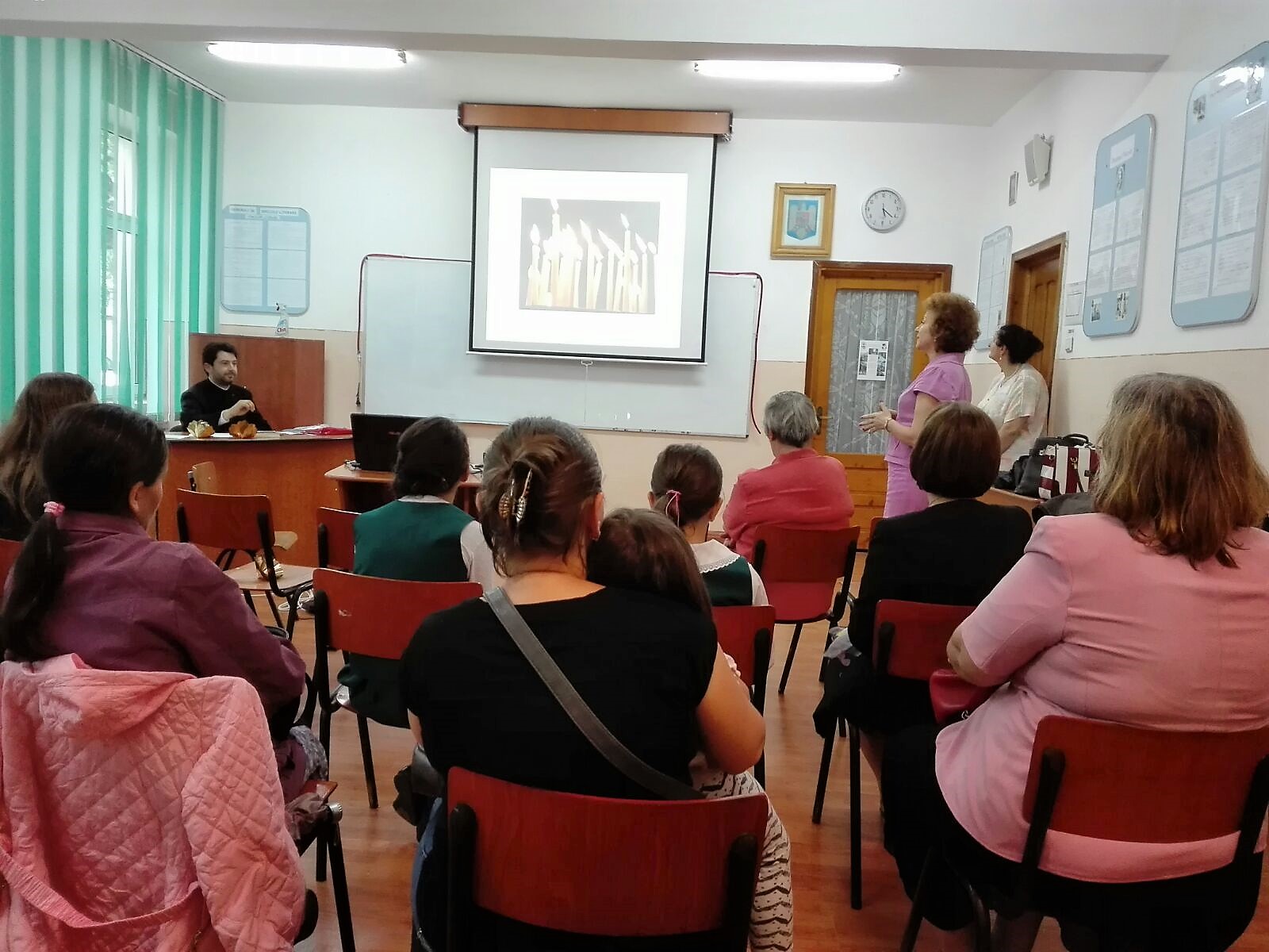 Eveniment cultural la Şcoala Gimnazială „Miron Costin“ din Bacău Eveniment cultural la Şcoala Gimnazială „Miron Costin“ din Bacău