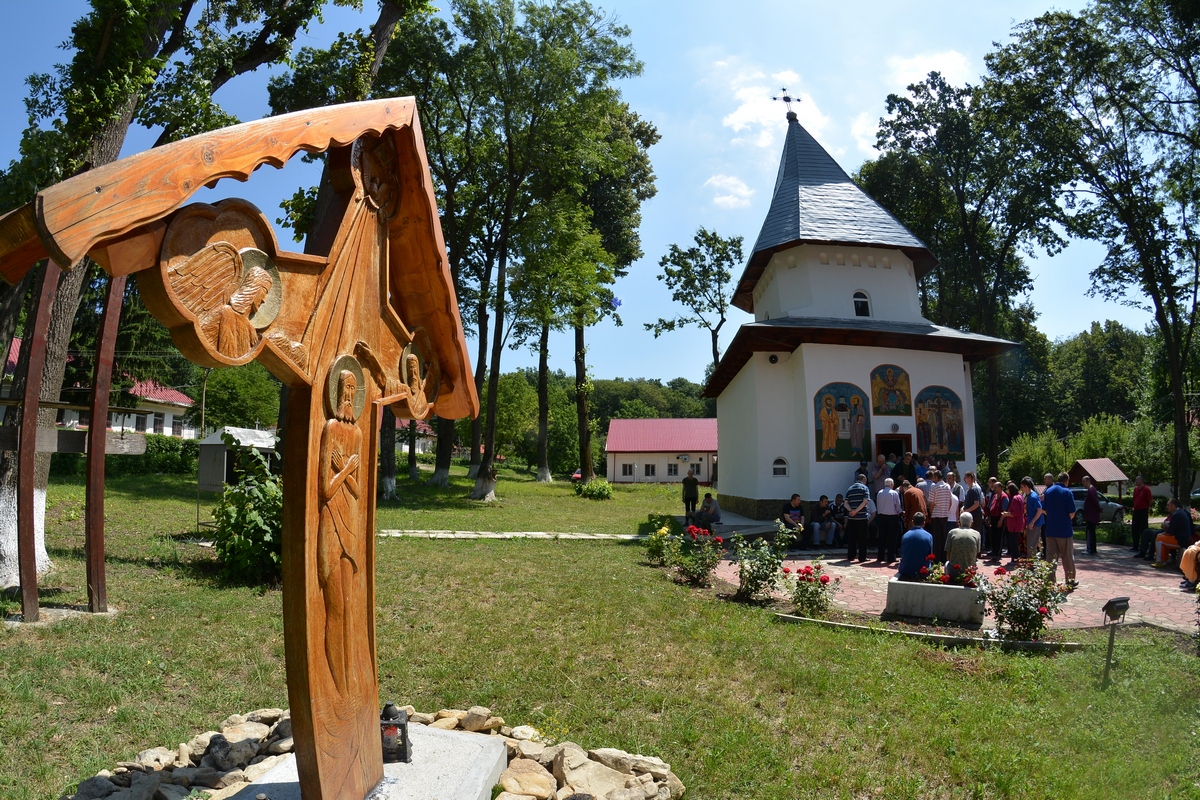 Sfinţii Apostoli Petru şi Pavel, cinstiţi la Spitalul Pădureni - Grajduri