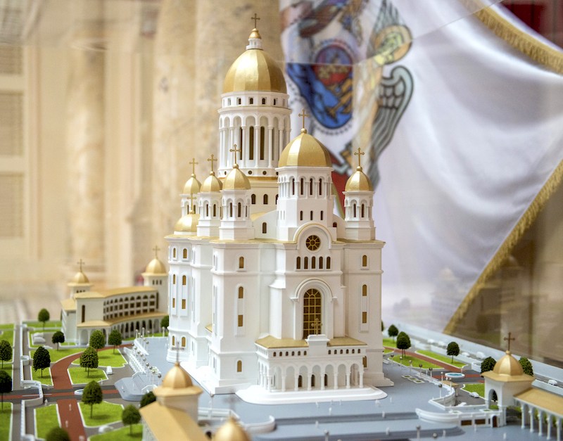 Sursa: basilica.ro (Video) Catedrala Neamului: Într-o Românie în care s-a dărâmat cam tot, se construiește o lecție de demnitate