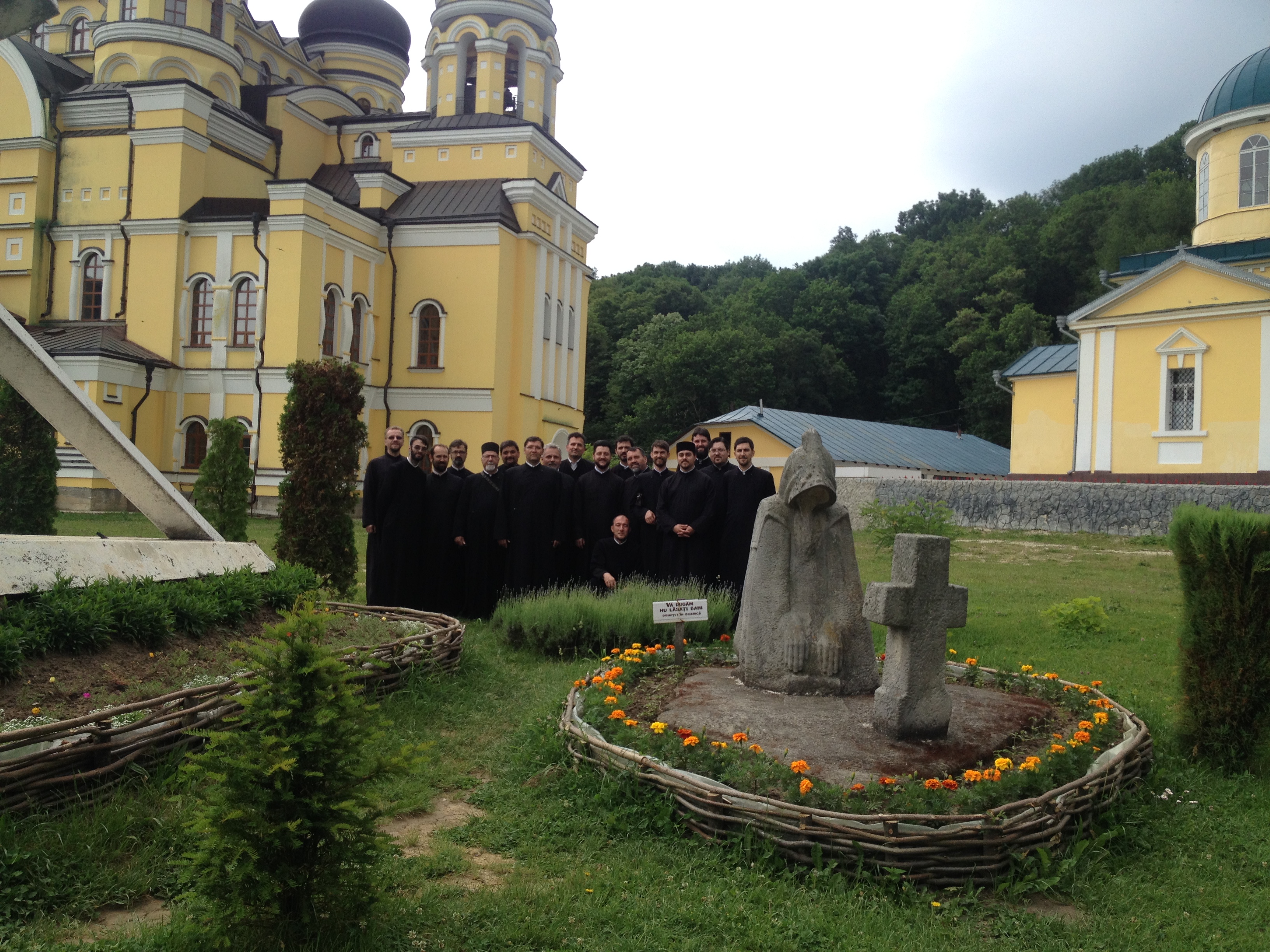 Corala „Apostolii”, în pelerinaj la Mitropolia Basarabiei