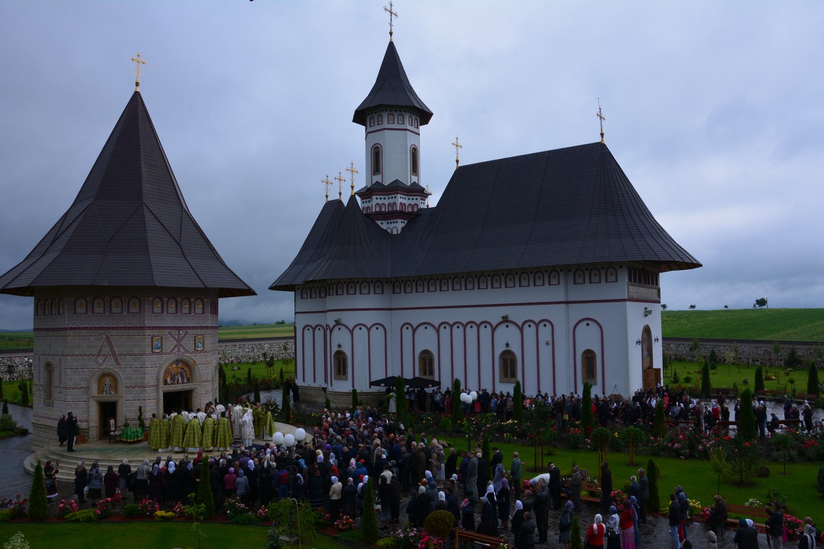 Sfinţii Români, prăznuiţi la Zosin şi Calapodeşti