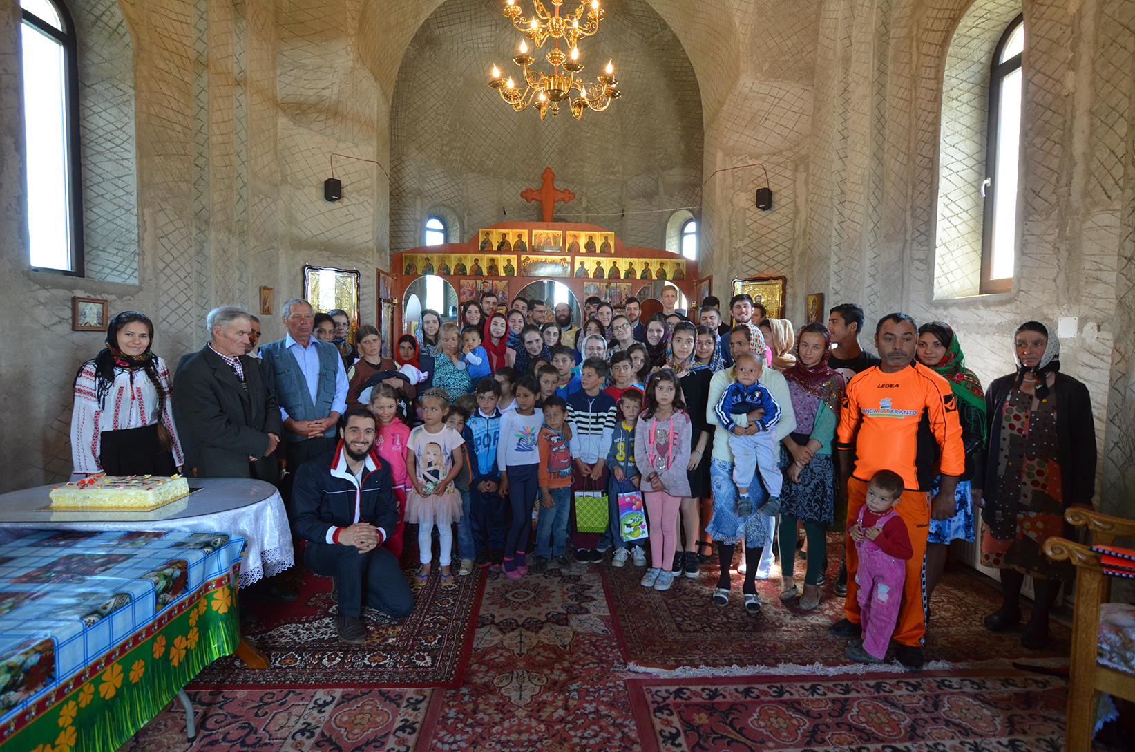 Tinerii ascoreni în misiune în satul Unguroaia