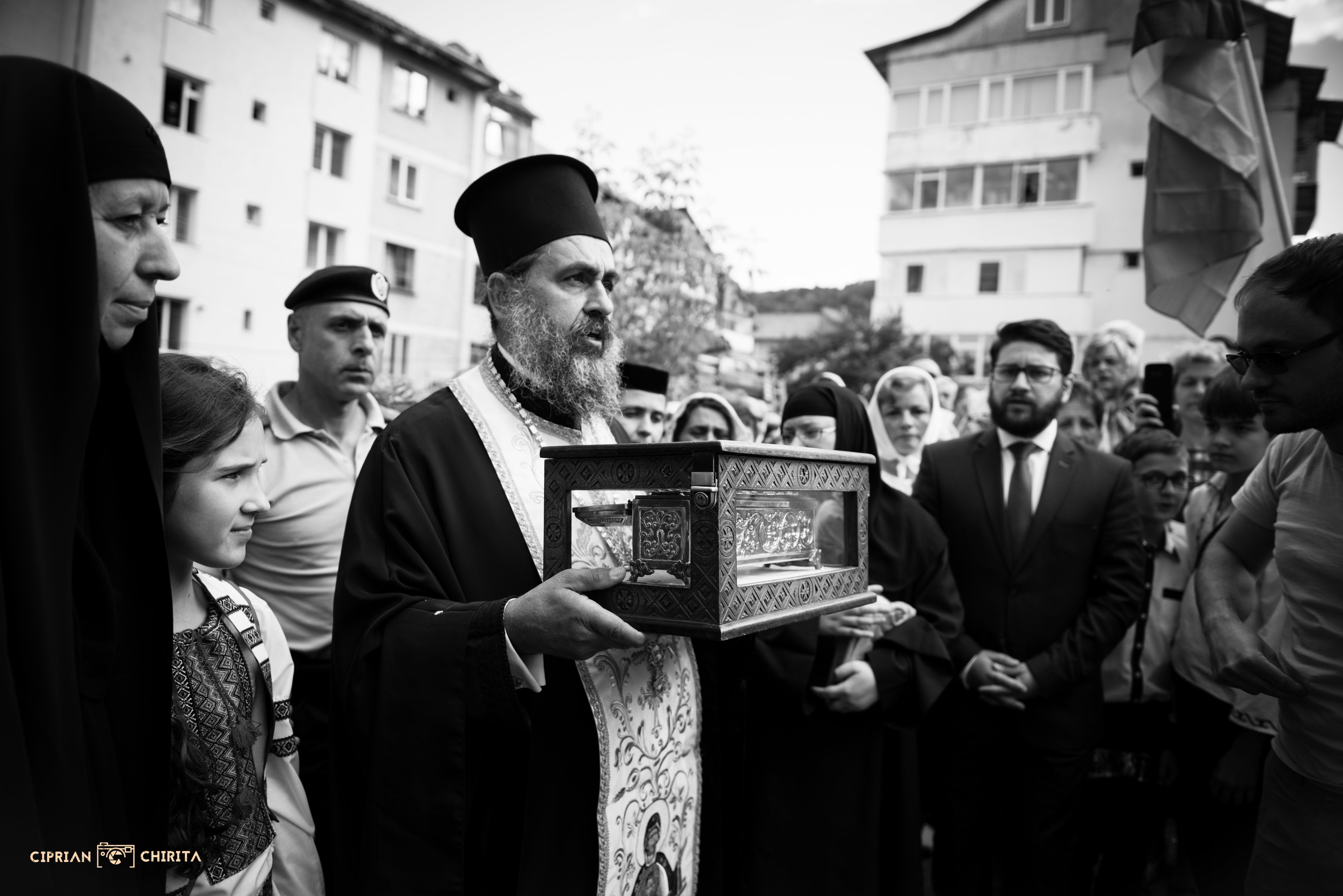 Brâul Maicii Domnului de la Mănăstirea „Kato Xenia”, în Parohia „Sfântul Nicolae” din Piatra Neamț (galerie FOTO)