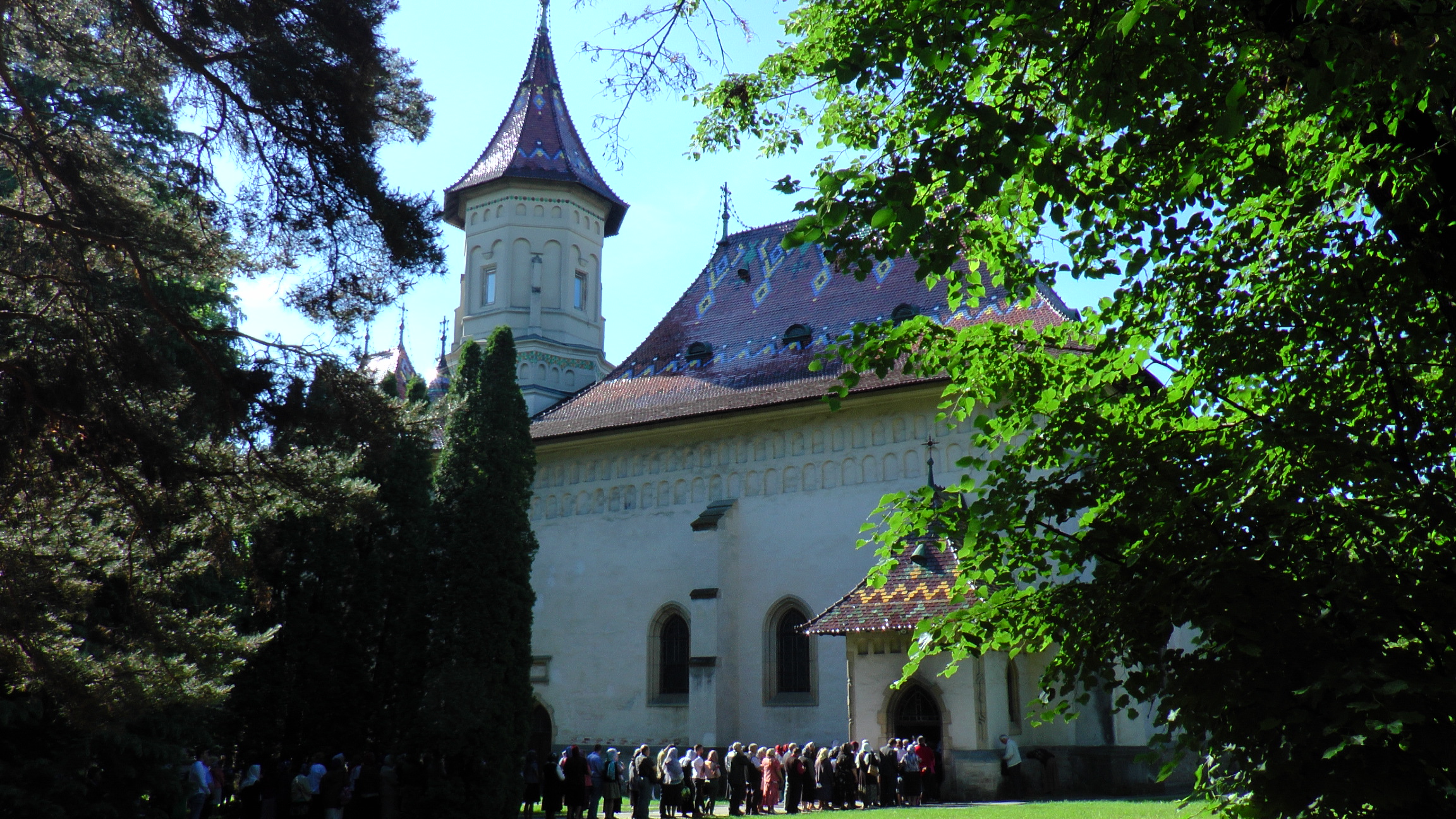 Ocrotitorul Sucevei, sărbătorit prin Liturghie arhierească și procesiune