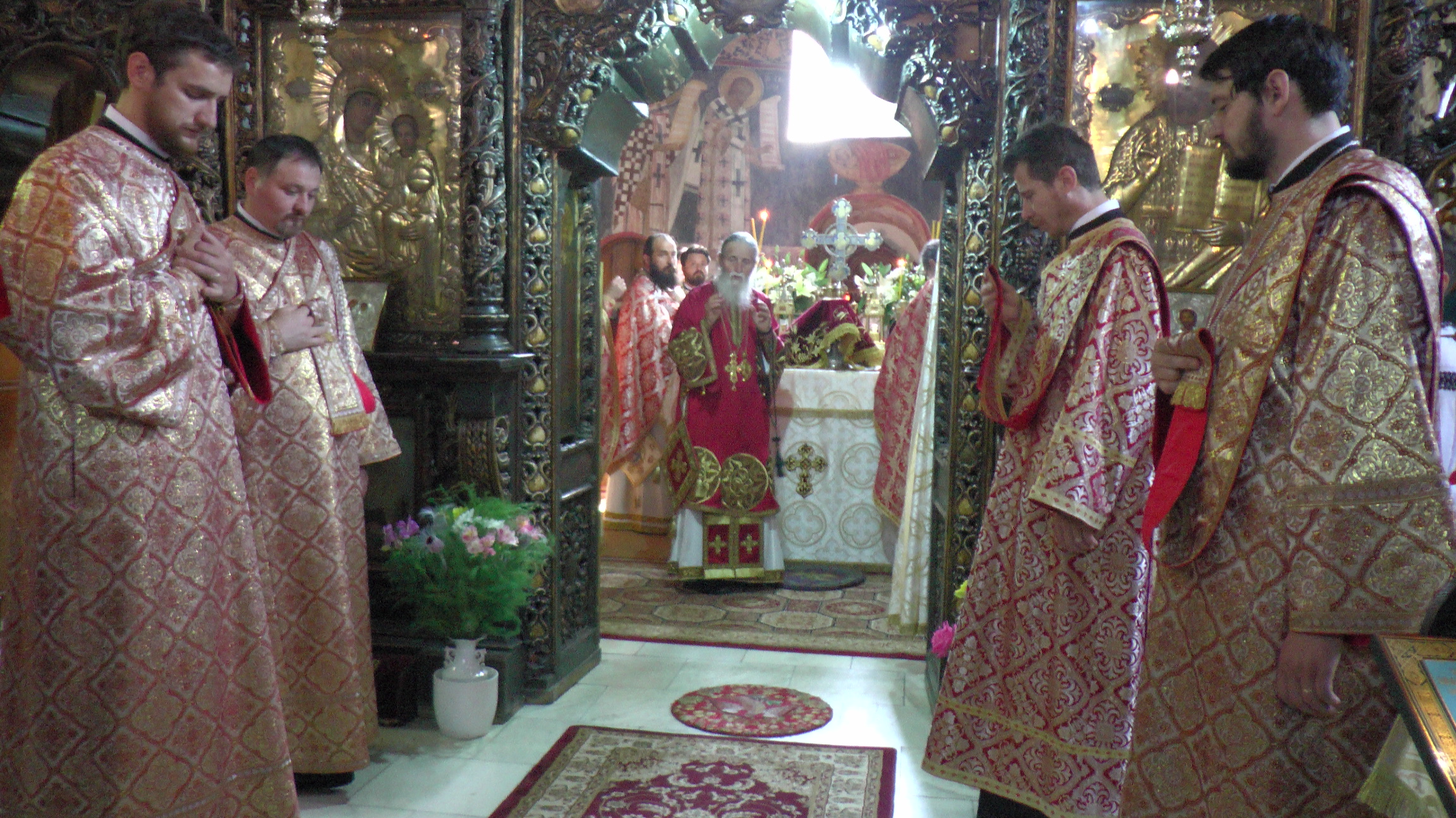 Ocrotitorul Sucevei, sărbătorit prin Liturghie arhierească și procesiune