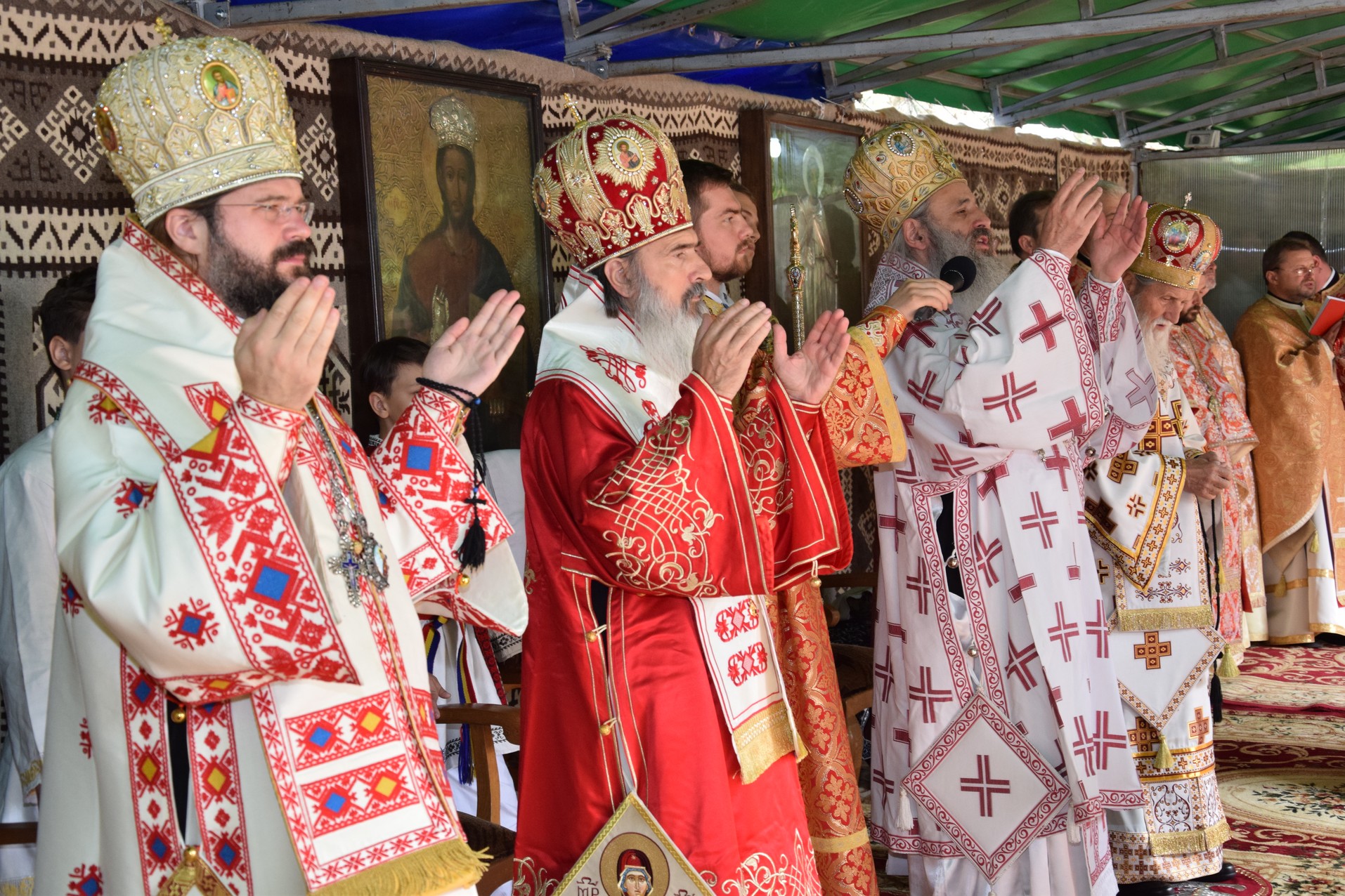 20.000 de pelerini s-au întâlnit cu Sfântul Ioan cel Nou la Suceava (GALERIE FOTO)