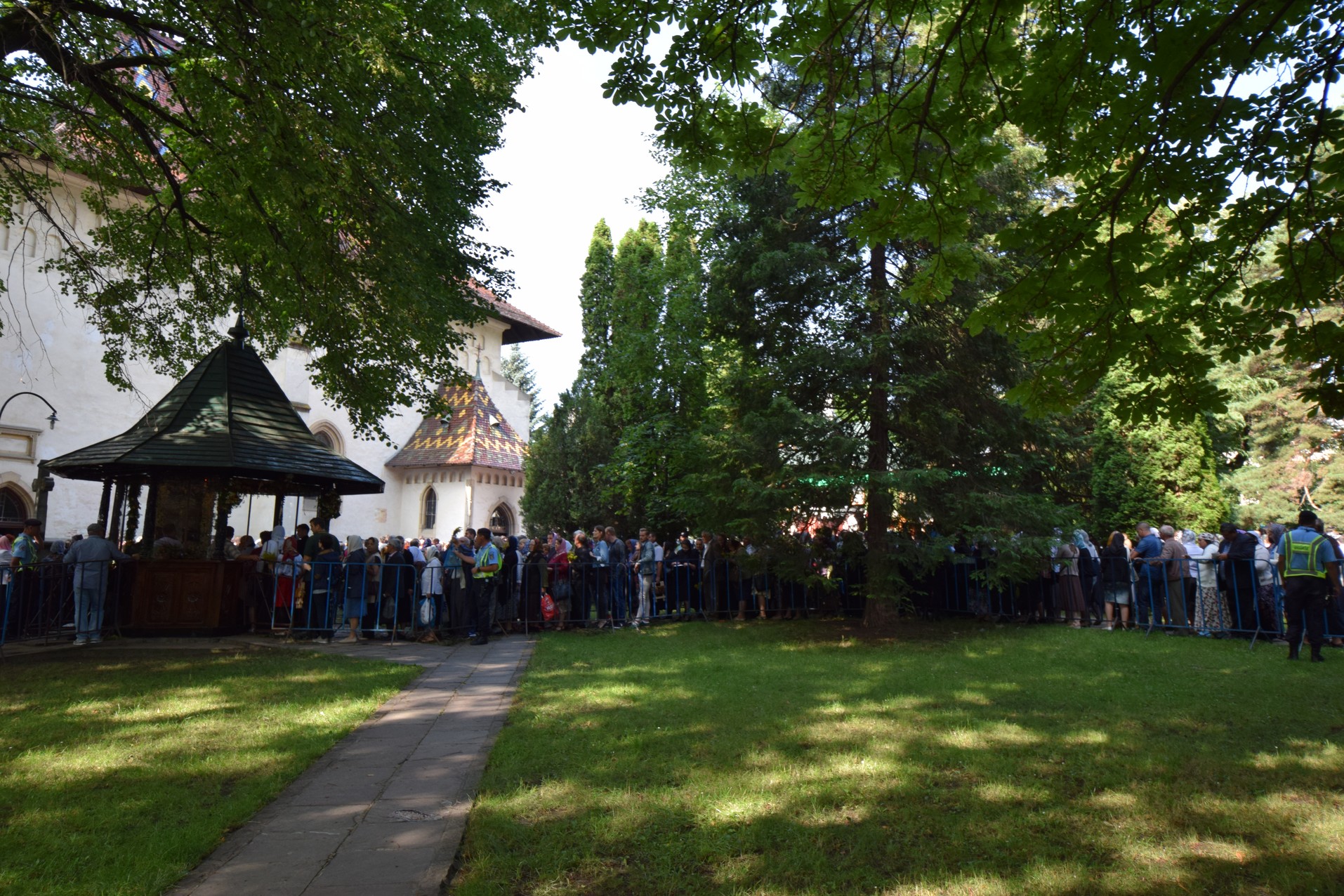 20.000 de pelerini s-au întâlnit cu Sfântul Ioan cel Nou la Suceava (GALERIE FOTO)