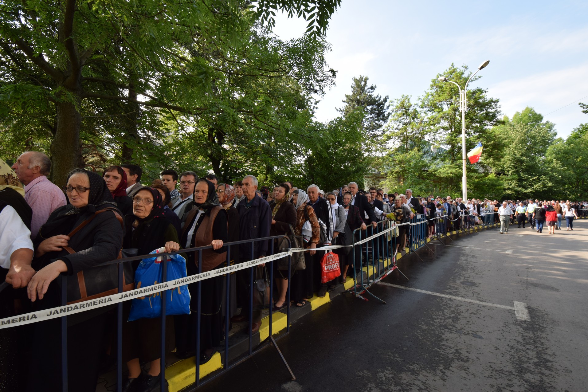 20.000 de pelerini s-au întâlnit cu Sfântul Ioan cel Nou la Suceava (GALERIE FOTO)