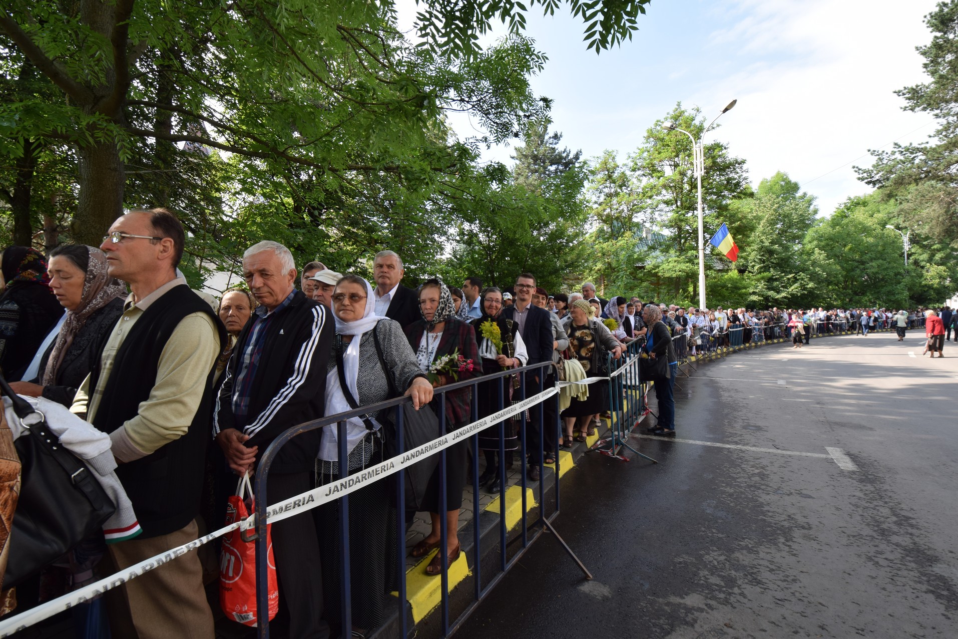 20.000 de pelerini s-au întâlnit cu Sfântul Ioan cel Nou la Suceava (GALERIE FOTO)
