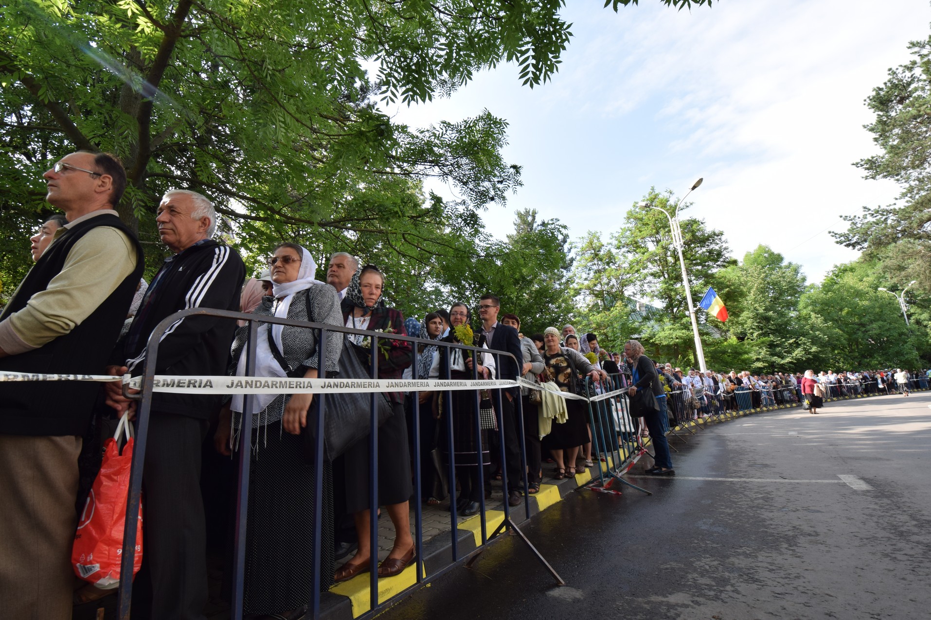 20.000 de pelerini s-au întâlnit cu Sfântul Ioan cel Nou la Suceava (GALERIE FOTO)