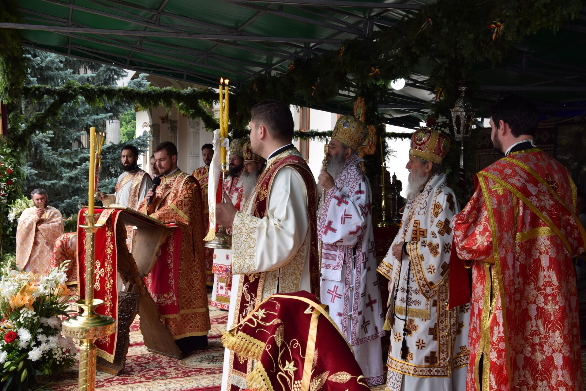 20.000 de pelerini s-au întâlnit cu Sfântul Ioan cel Nou la Suceava (GALERIE FOTO)