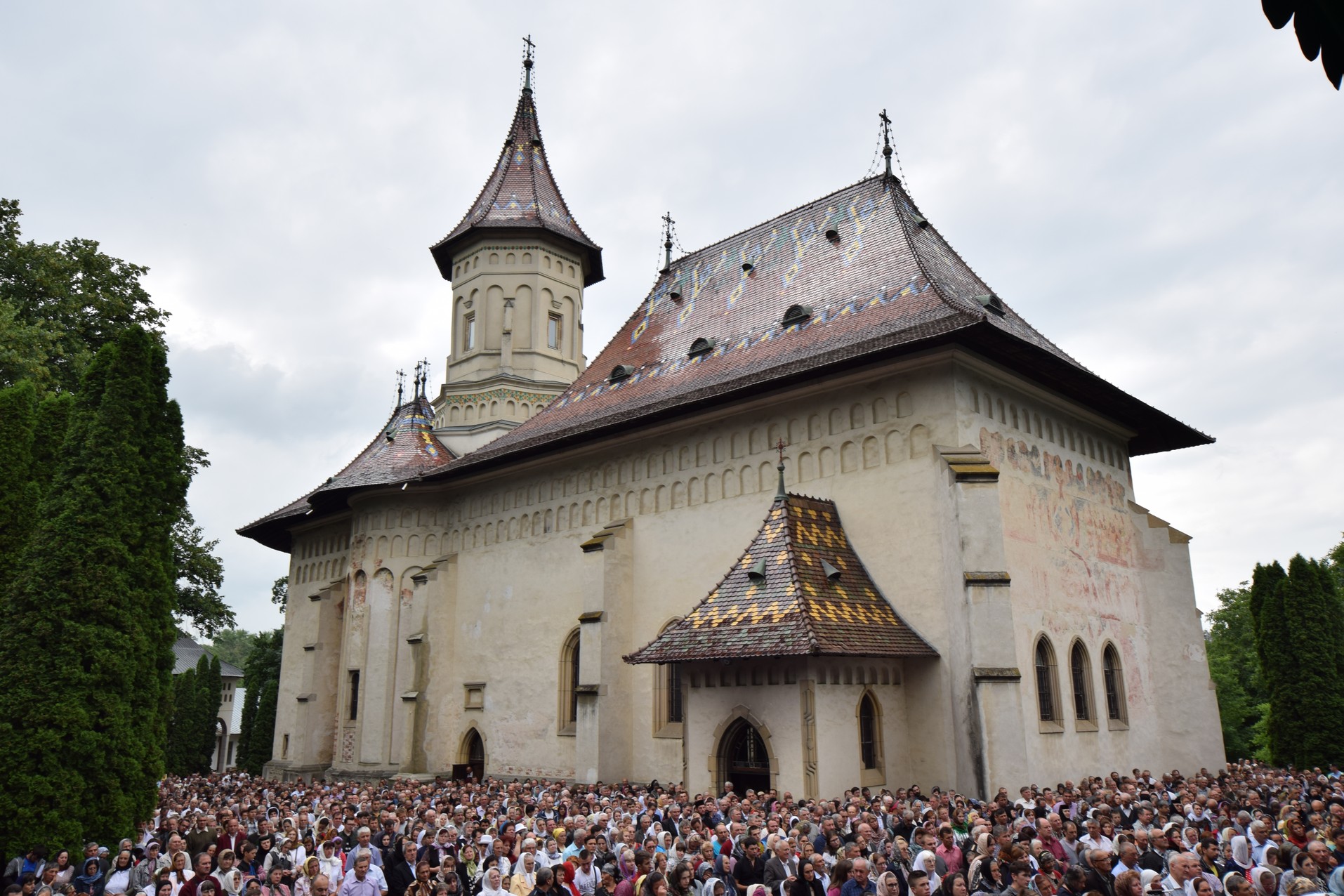 20.000 de pelerini s-au întâlnit cu Sfântul Ioan cel Nou la Suceava (GALERIE FOTO)
