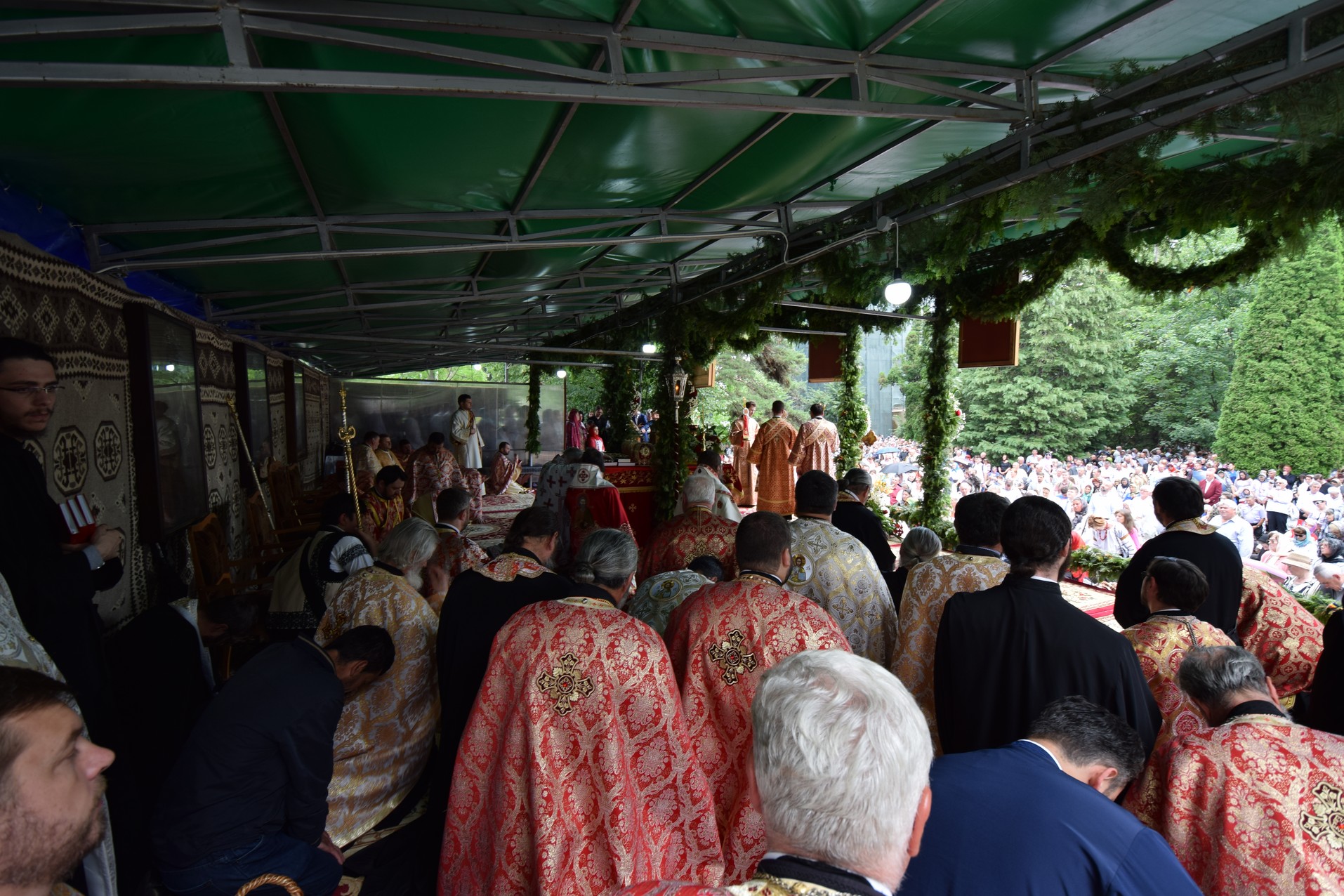 20.000 de pelerini s-au întâlnit cu Sfântul Ioan cel Nou la Suceava (GALERIE FOTO)