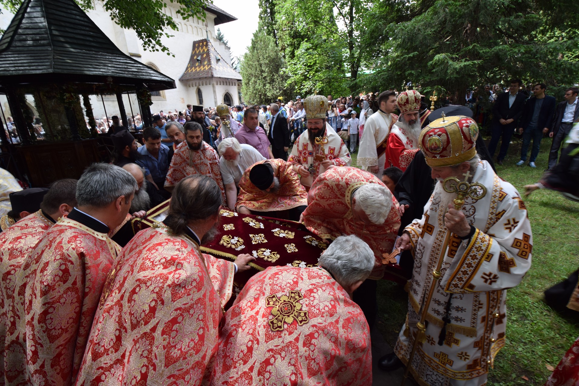 20.000 de pelerini s-au întâlnit cu Sfântul Ioan cel Nou la Suceava (GALERIE FOTO)