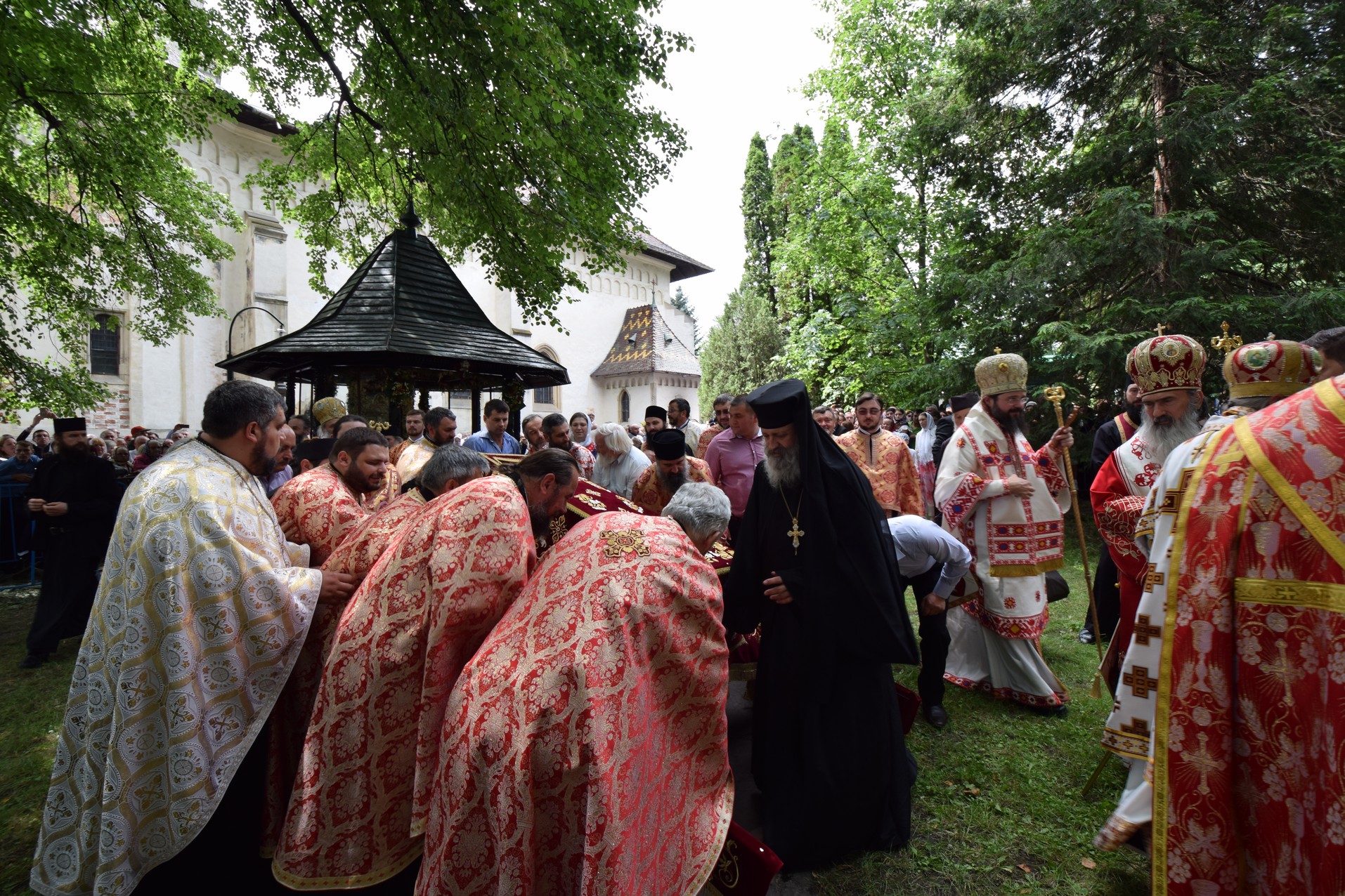 20.000 de pelerini s-au întâlnit cu Sfântul Ioan cel Nou la Suceava (GALERIE FOTO)