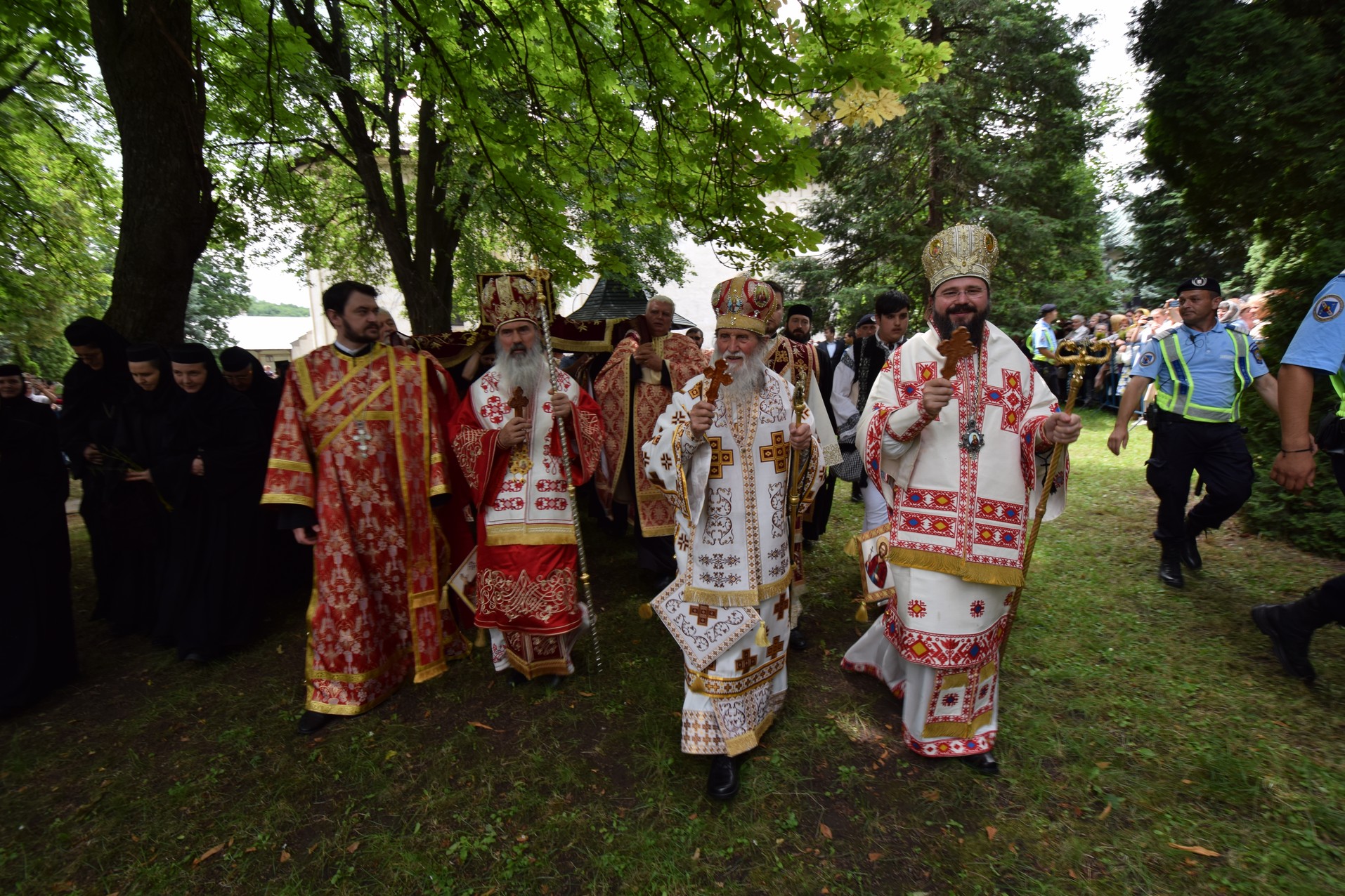 20.000 de pelerini s-au întâlnit cu Sfântul Ioan cel Nou la Suceava (GALERIE FOTO)