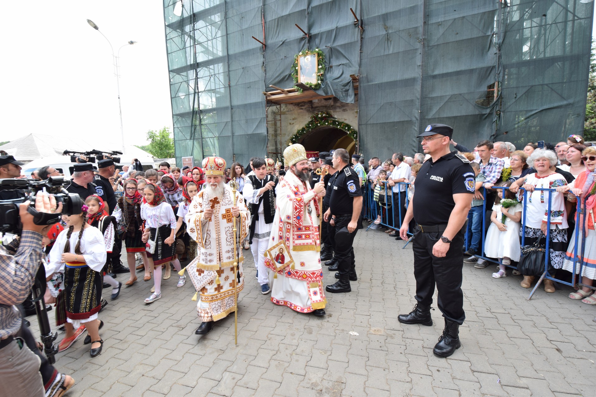 20.000 de pelerini s-au întâlnit cu Sfântul Ioan cel Nou la Suceava (GALERIE FOTO)