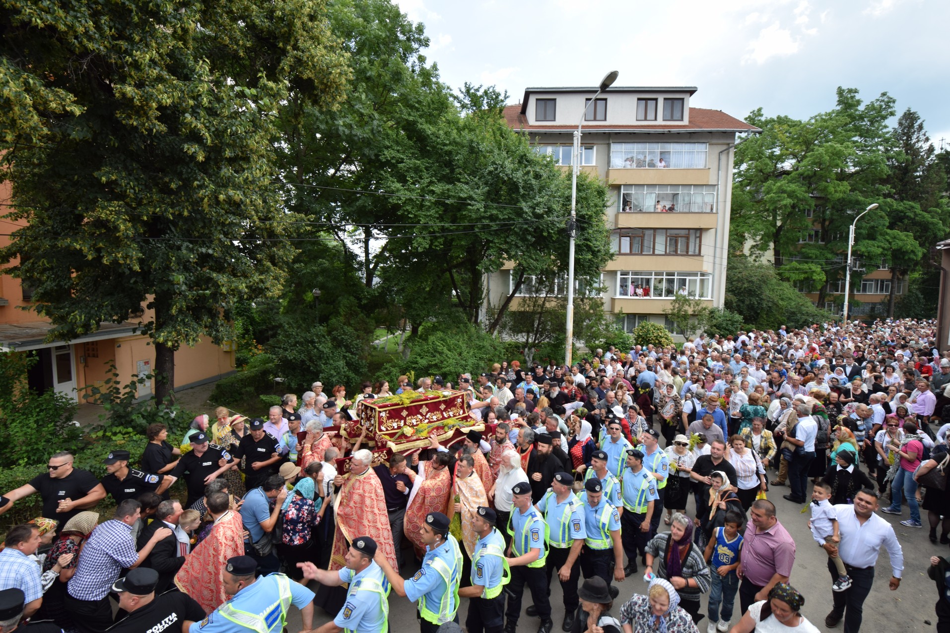 20.000 de pelerini s-au întâlnit cu Sfântul Ioan cel Nou la Suceava (GALERIE FOTO)