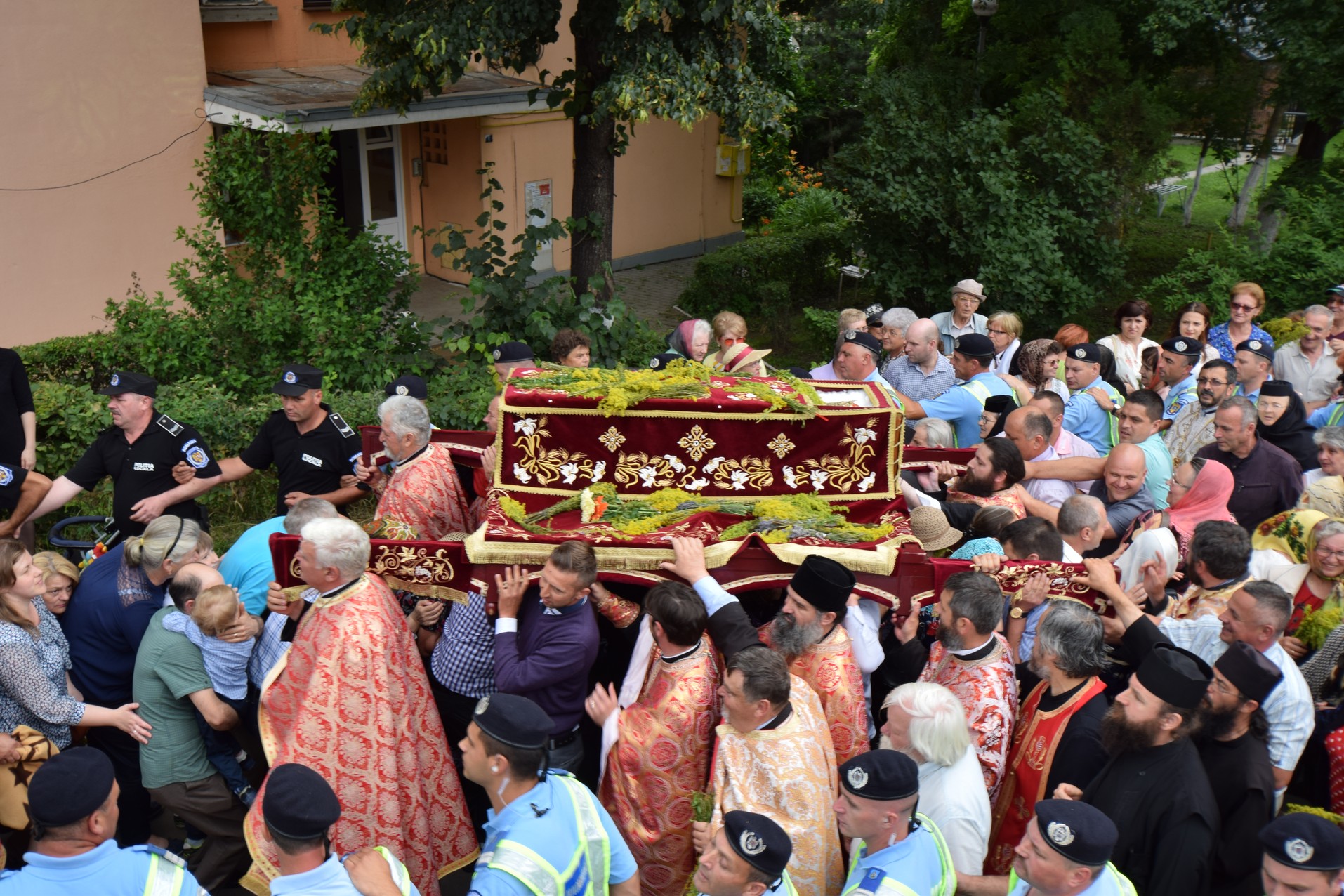 20.000 de pelerini s-au întâlnit cu Sfântul Ioan cel Nou la Suceava (GALERIE FOTO)