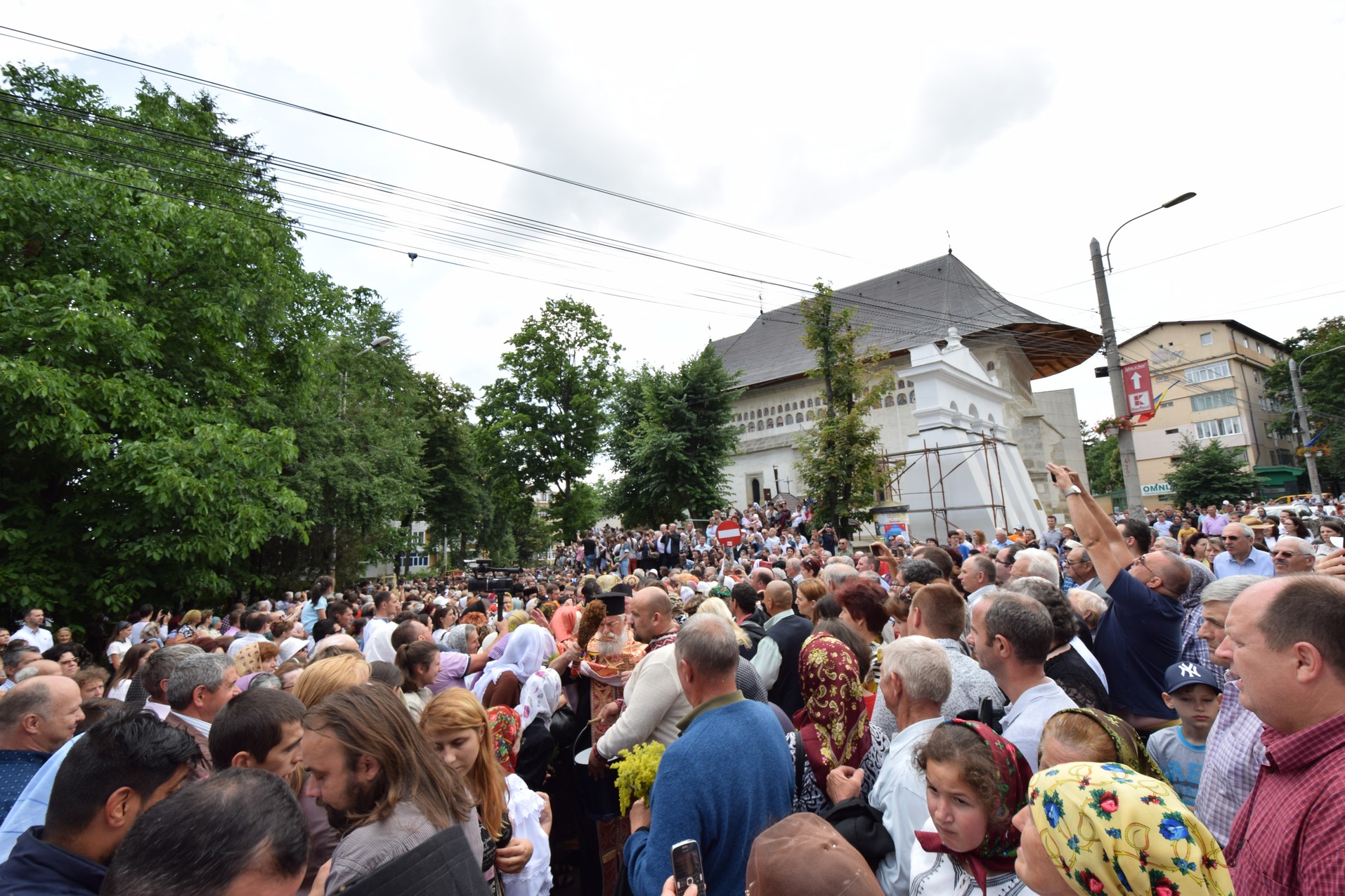20.000 de pelerini s-au întâlnit cu Sfântul Ioan cel Nou la Suceava (GALERIE FOTO)