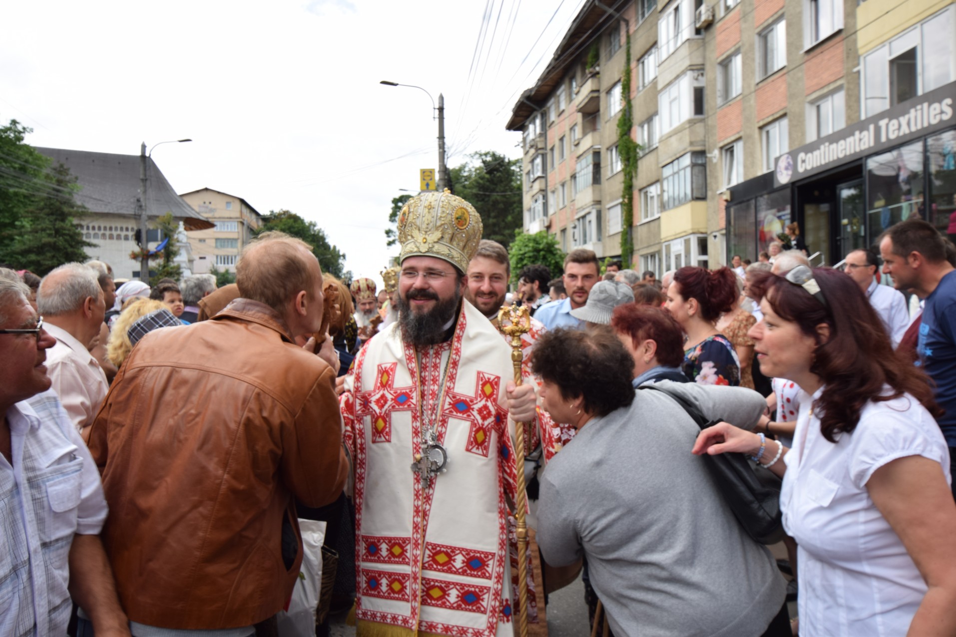 20.000 de pelerini s-au întâlnit cu Sfântul Ioan cel Nou la Suceava (GALERIE FOTO)