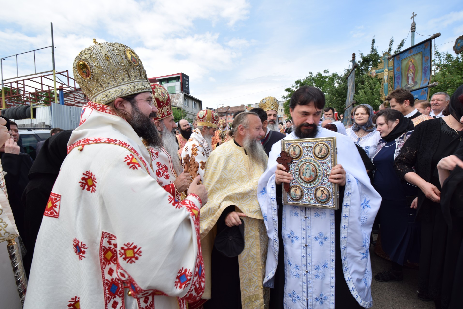 20.000 de pelerini s-au întâlnit cu Sfântul Ioan cel Nou la Suceava (GALERIE FOTO)