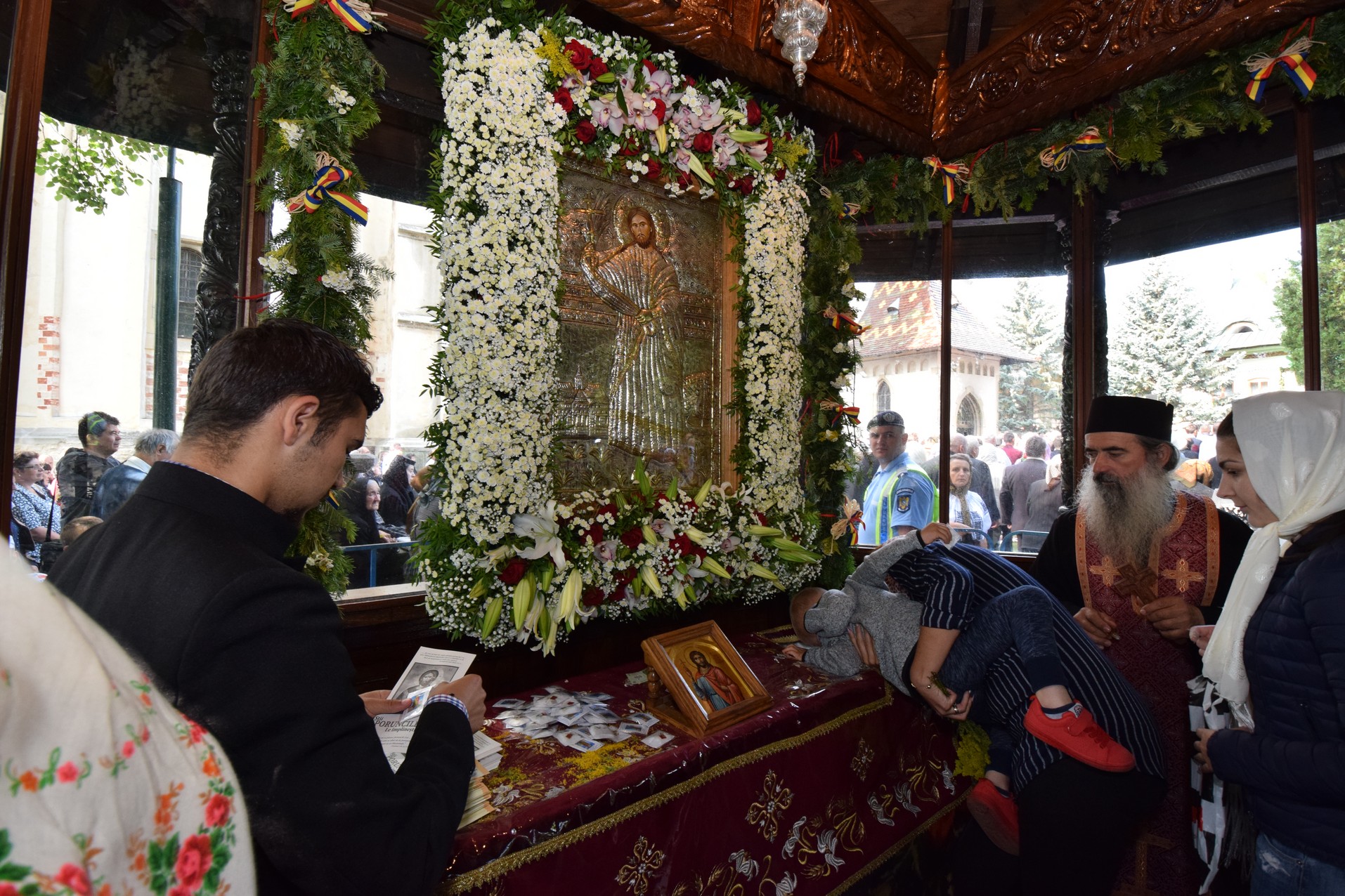 20.000 de pelerini s-au întâlnit cu Sfântul Ioan cel Nou la Suceava (GALERIE FOTO)