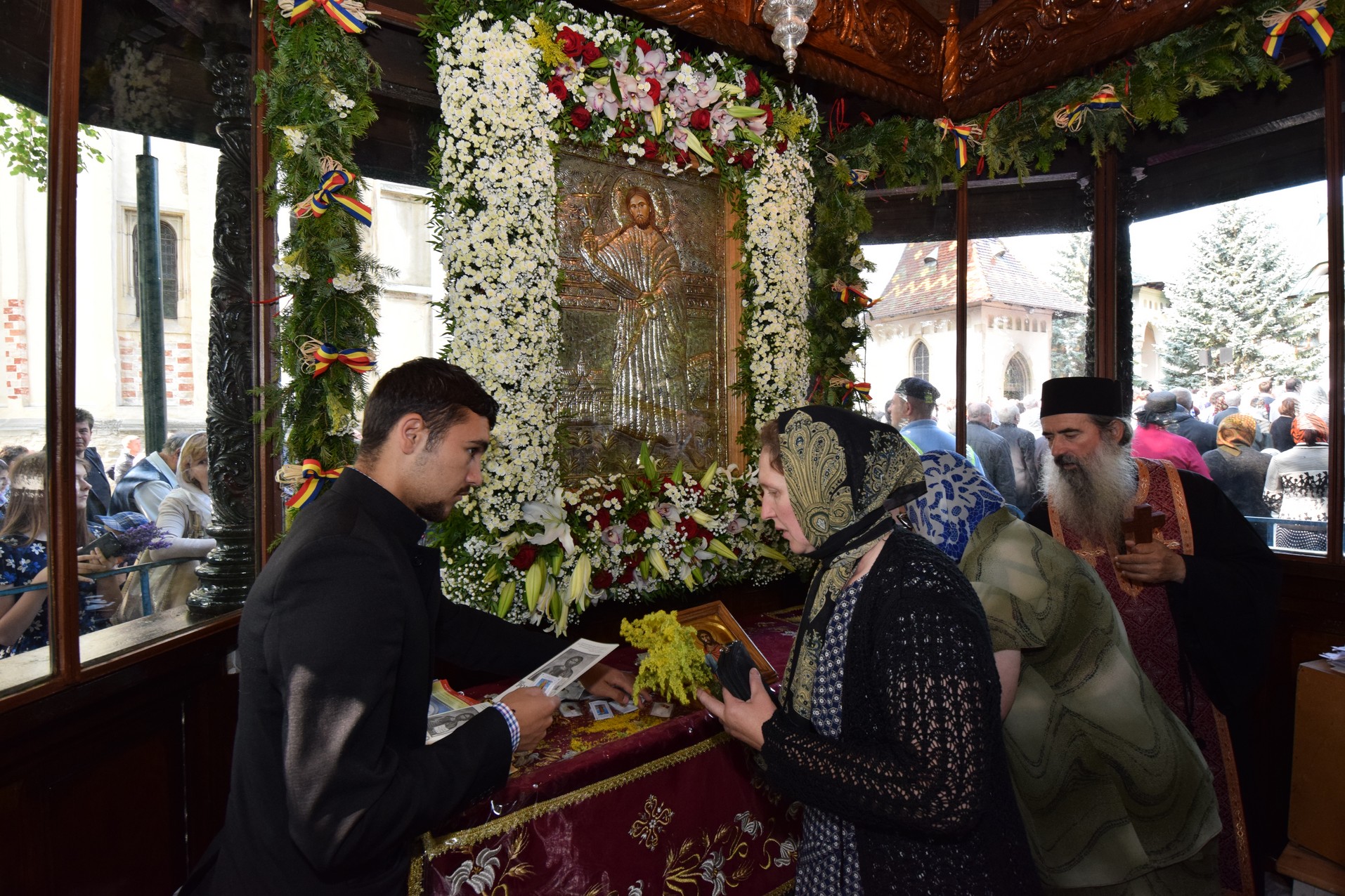 20.000 de pelerini s-au întâlnit cu Sfântul Ioan cel Nou la Suceava (GALERIE FOTO)