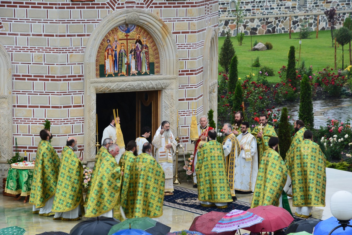 Sfinţii Români, prăznuiţi la Zosin şi Calapodeşti