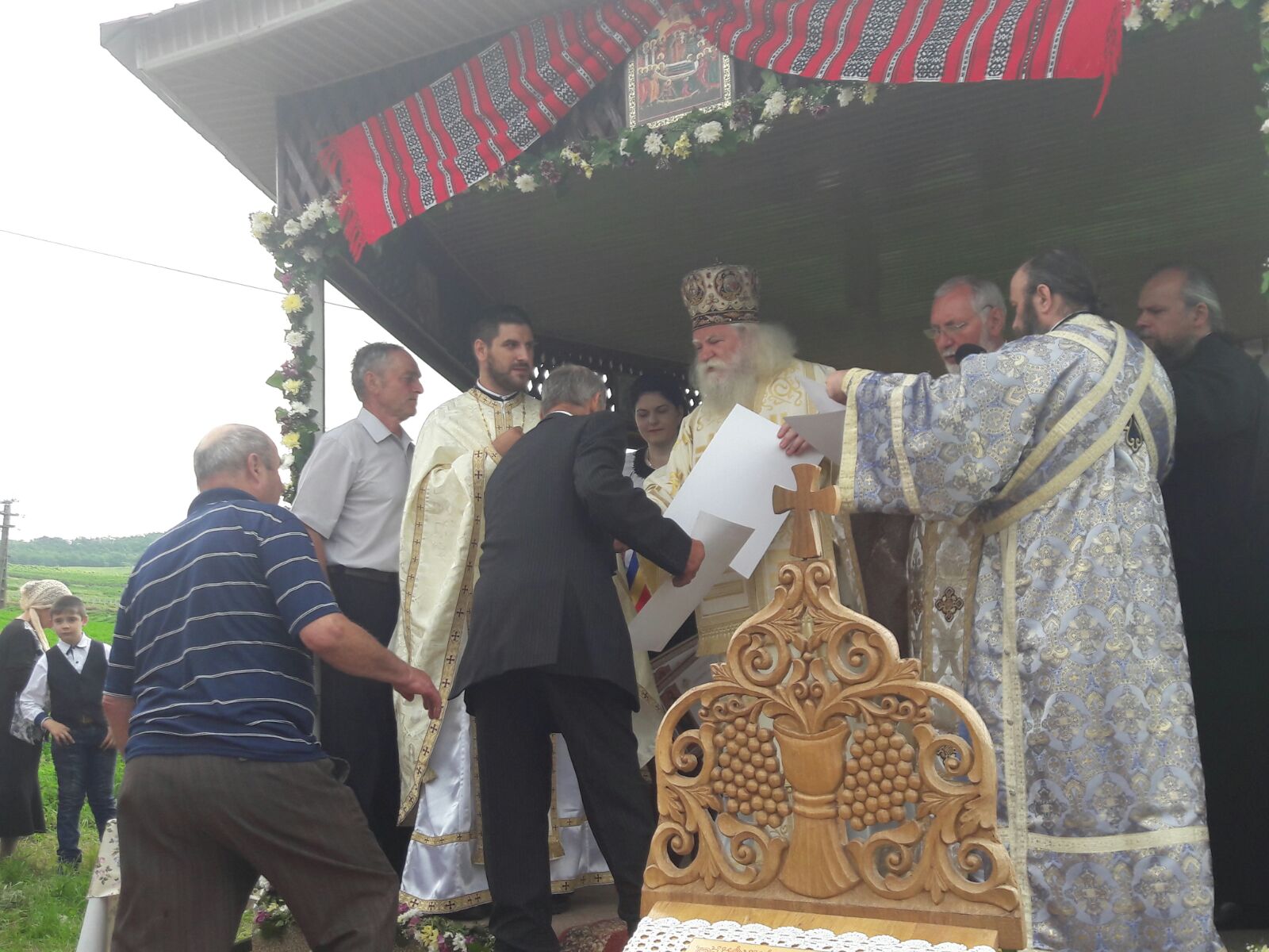 Binecuvântări arhiereşti la Şerbeşti şi Radomireşti