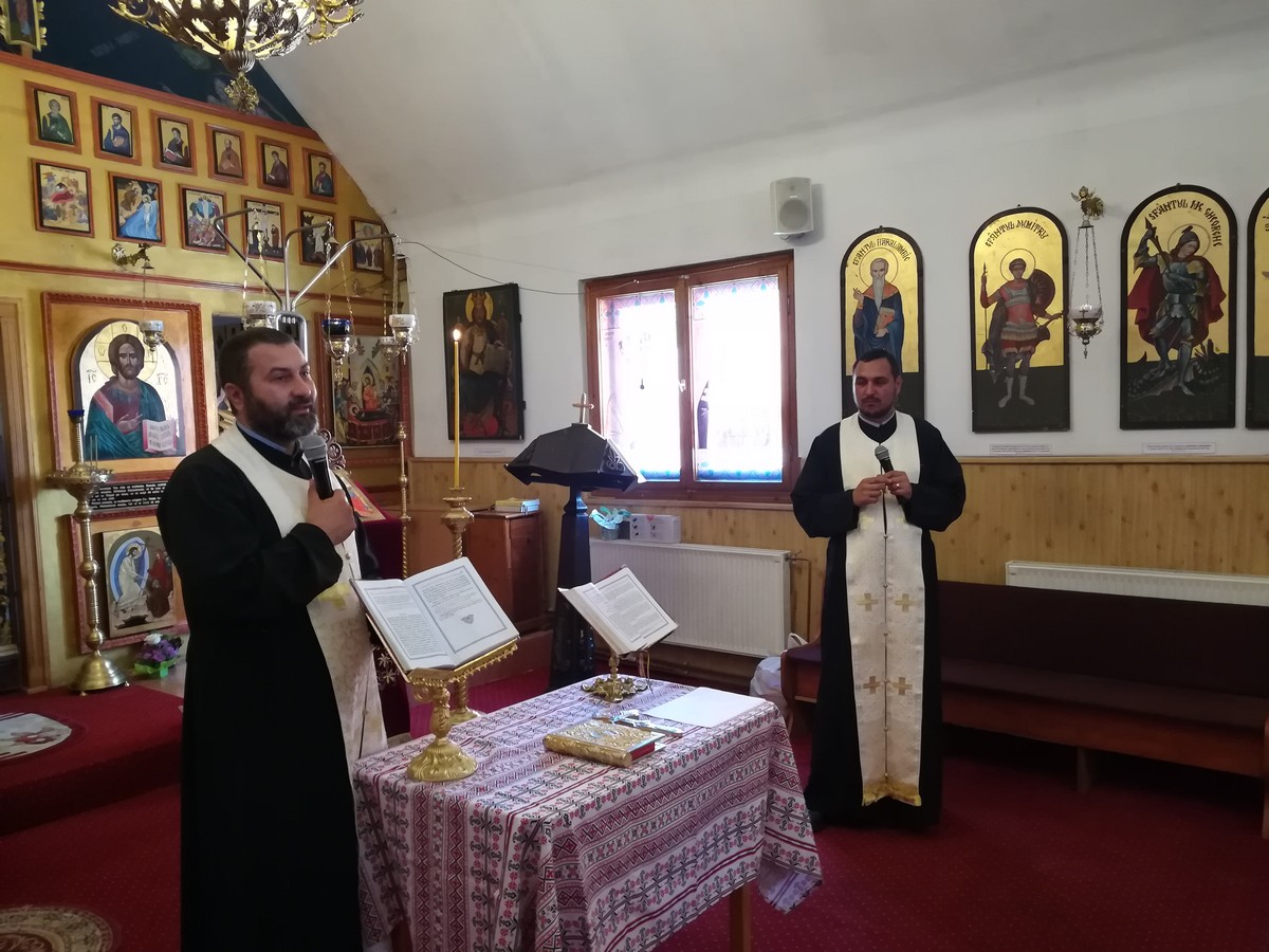 Elevii Şcolii „Mihail Sadoveanu“ din Bacău, premiaţi de Biserică Elevii Şcolii „Mihail Sadoveanu“ din Bacău, premiaţi de Biserică