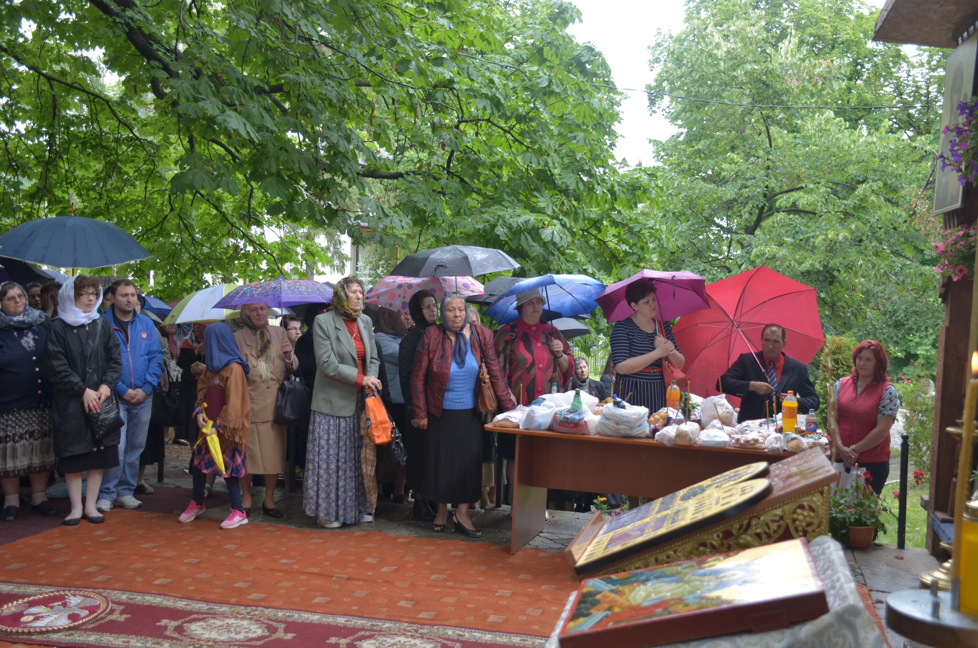 Sfinții Români, sărbătoriți la Mănăstirea Bucium prin Liturghie arhierească