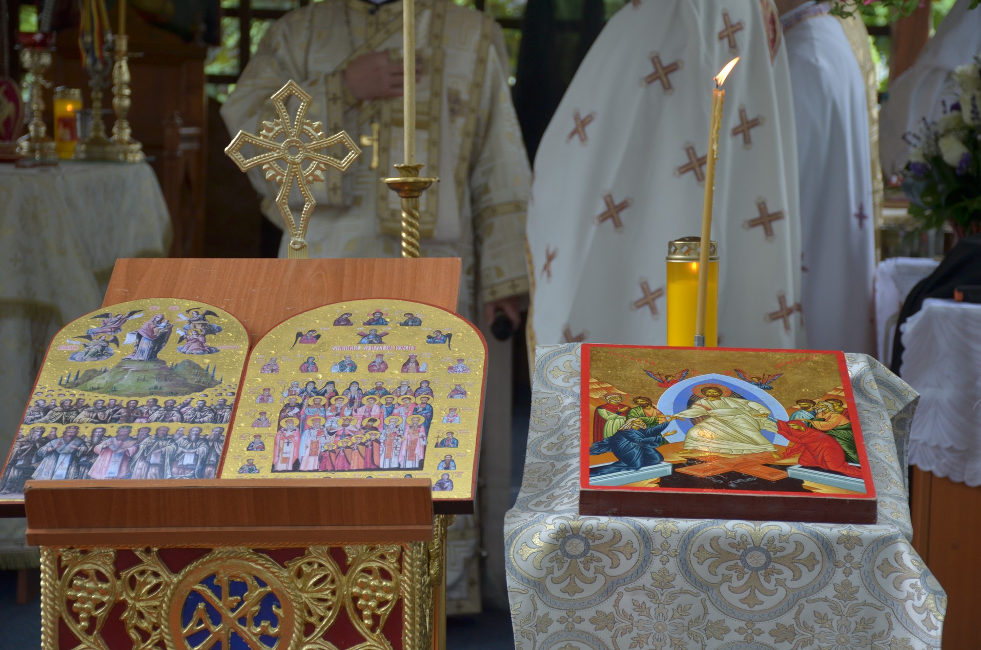 Sfinții Români, sărbătoriți la Mănăstirea Bucium prin Liturghie arhierească