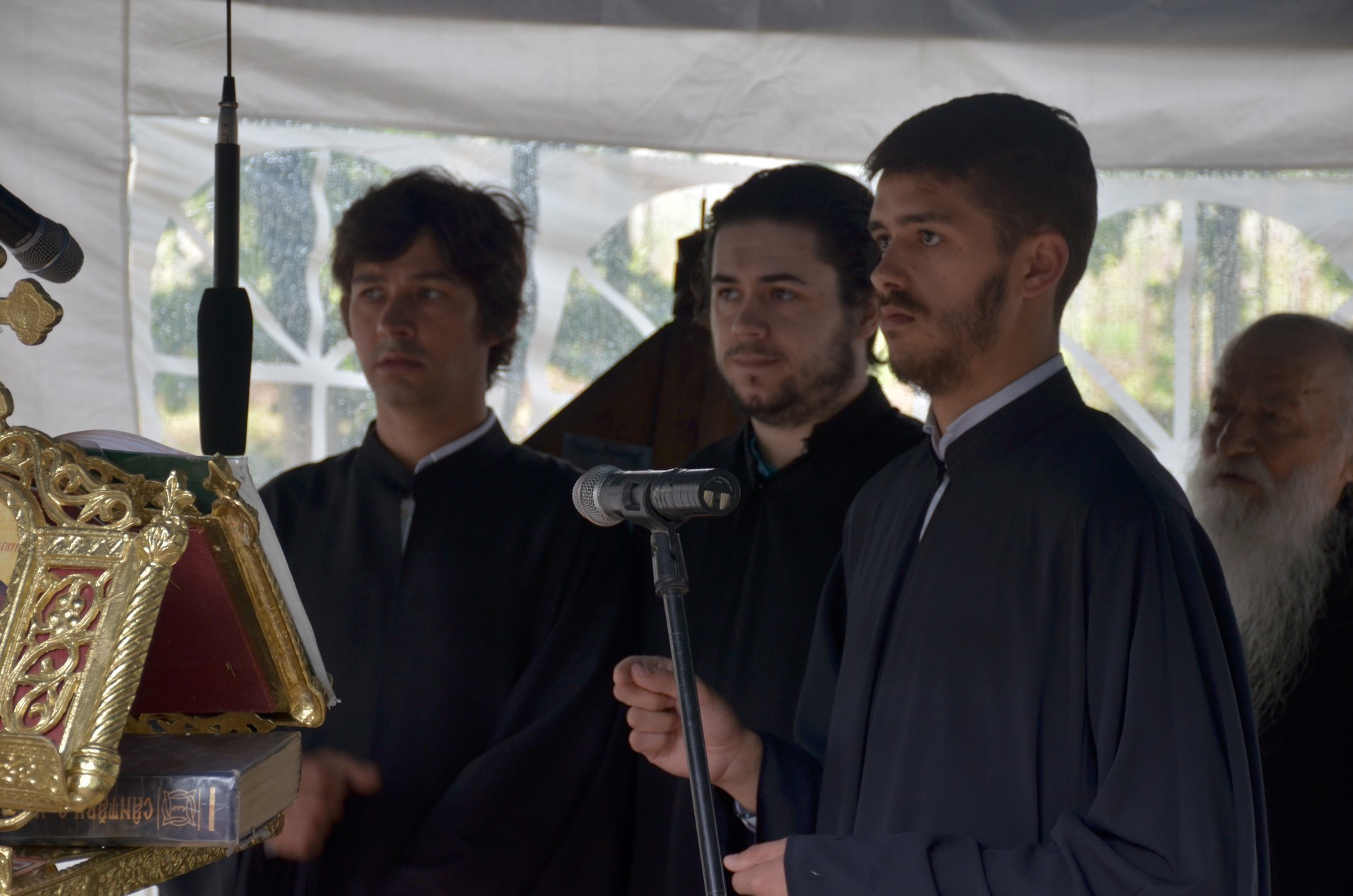 Sfinții Români, sărbătoriți la Mănăstirea Bucium prin Liturghie arhierească