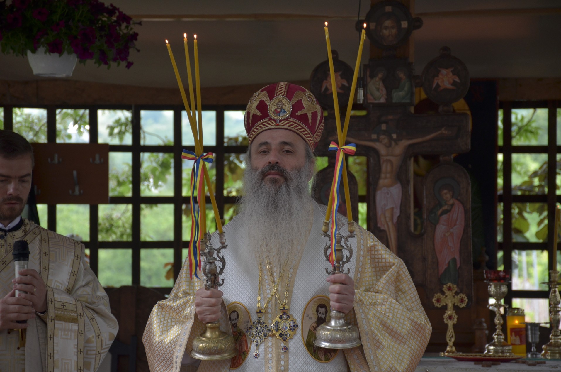 Sfinții Români, sărbătoriți la Mănăstirea Bucium prin Liturghie arhierească