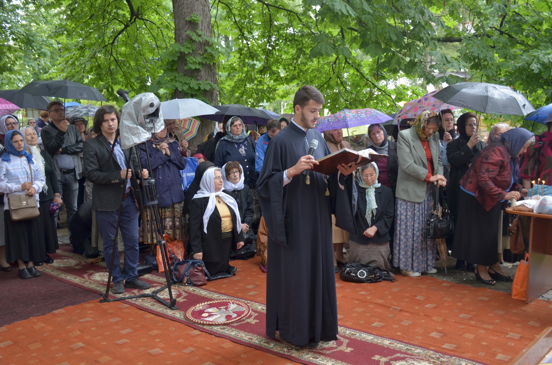 Sfinții Români, sărbătoriți la Mănăstirea Bucium prin Liturghie arhierească