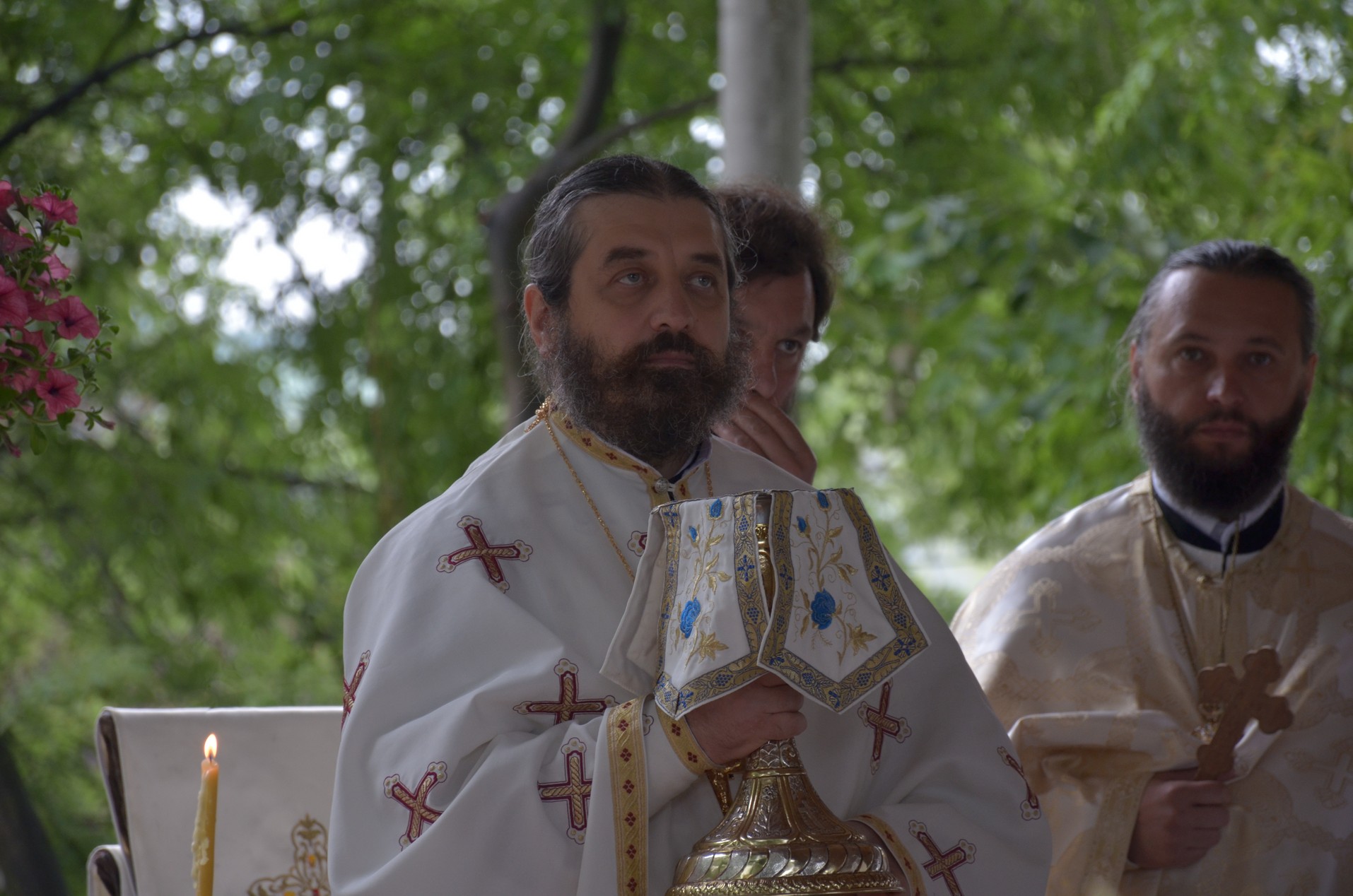 Sfinții Români, sărbătoriți la Mănăstirea Bucium prin Liturghie arhierească
