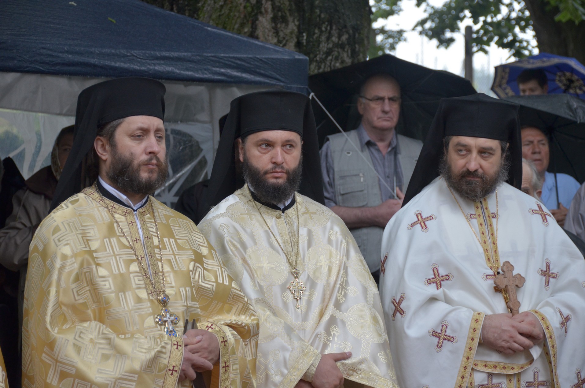 Sfinții Români, sărbătoriți la Mănăstirea Bucium prin Liturghie arhierească