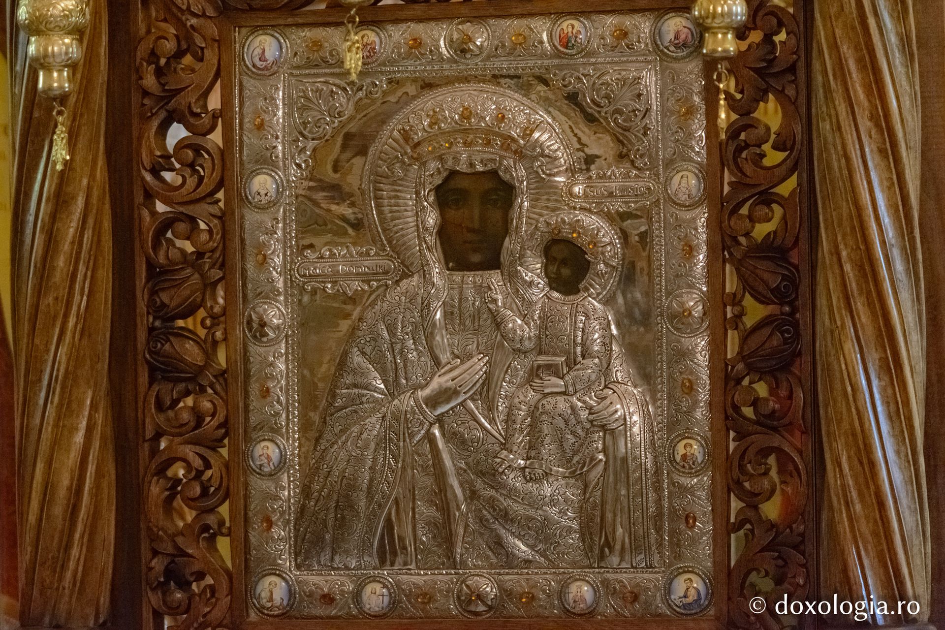 Pe cine să întrebăm despre Înviere dacă nu pe Maica Domnului? / Foto: Bogdan Zamfirescu icoana Maicii Domnului