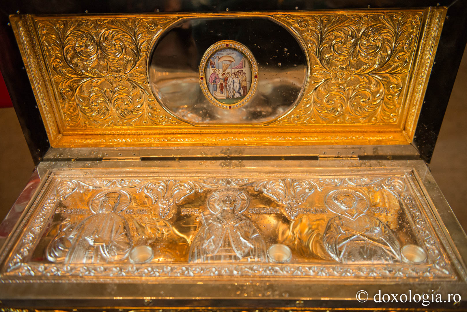 Foto: Ștefan Cojocariu (Video) De ce îi cinstim pe sfinți?