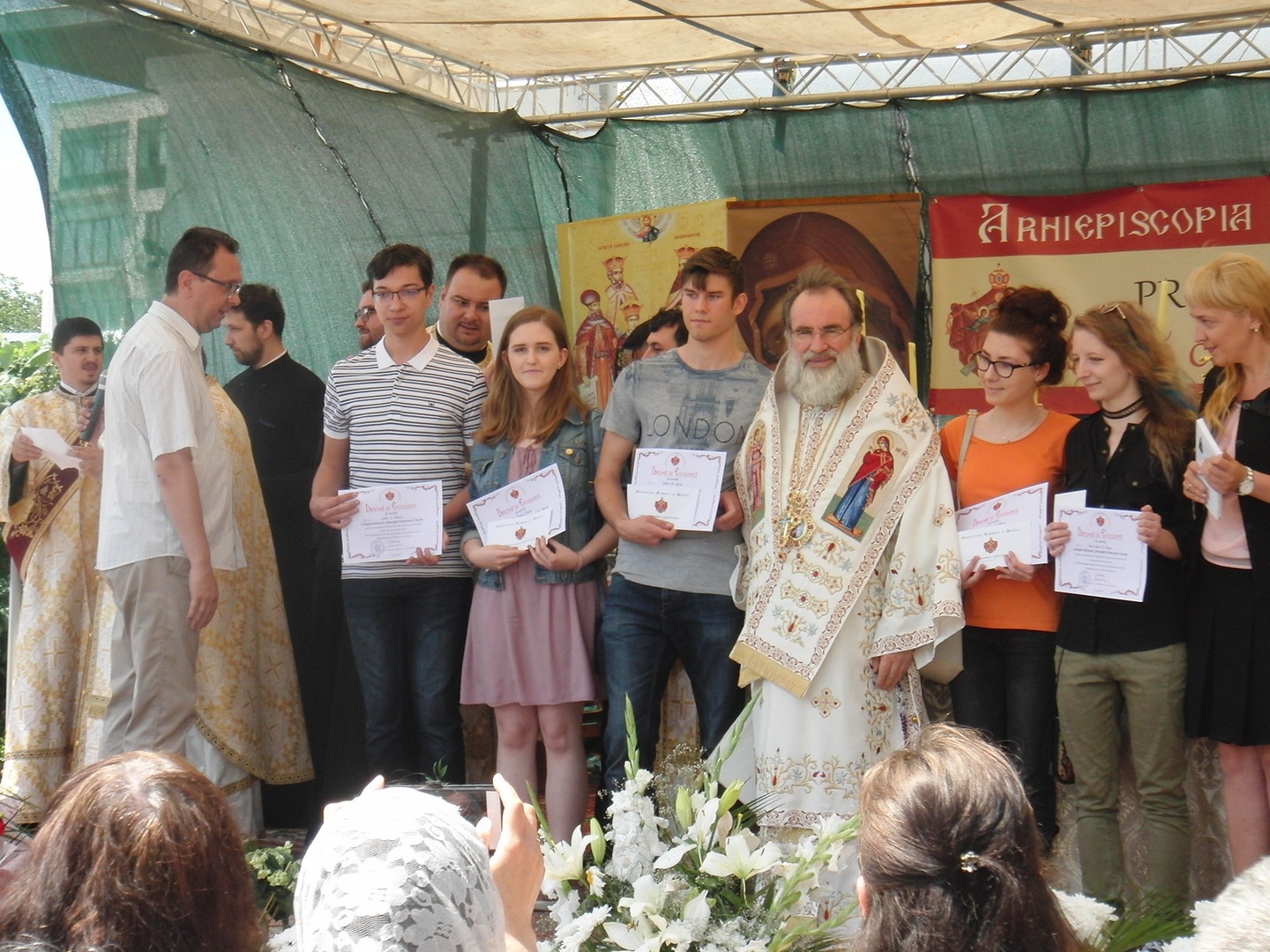 Biserica a premiat excelenţa în învăţământul băcăuan Biserica a premiat excelenţa în învăţământul băcăuan